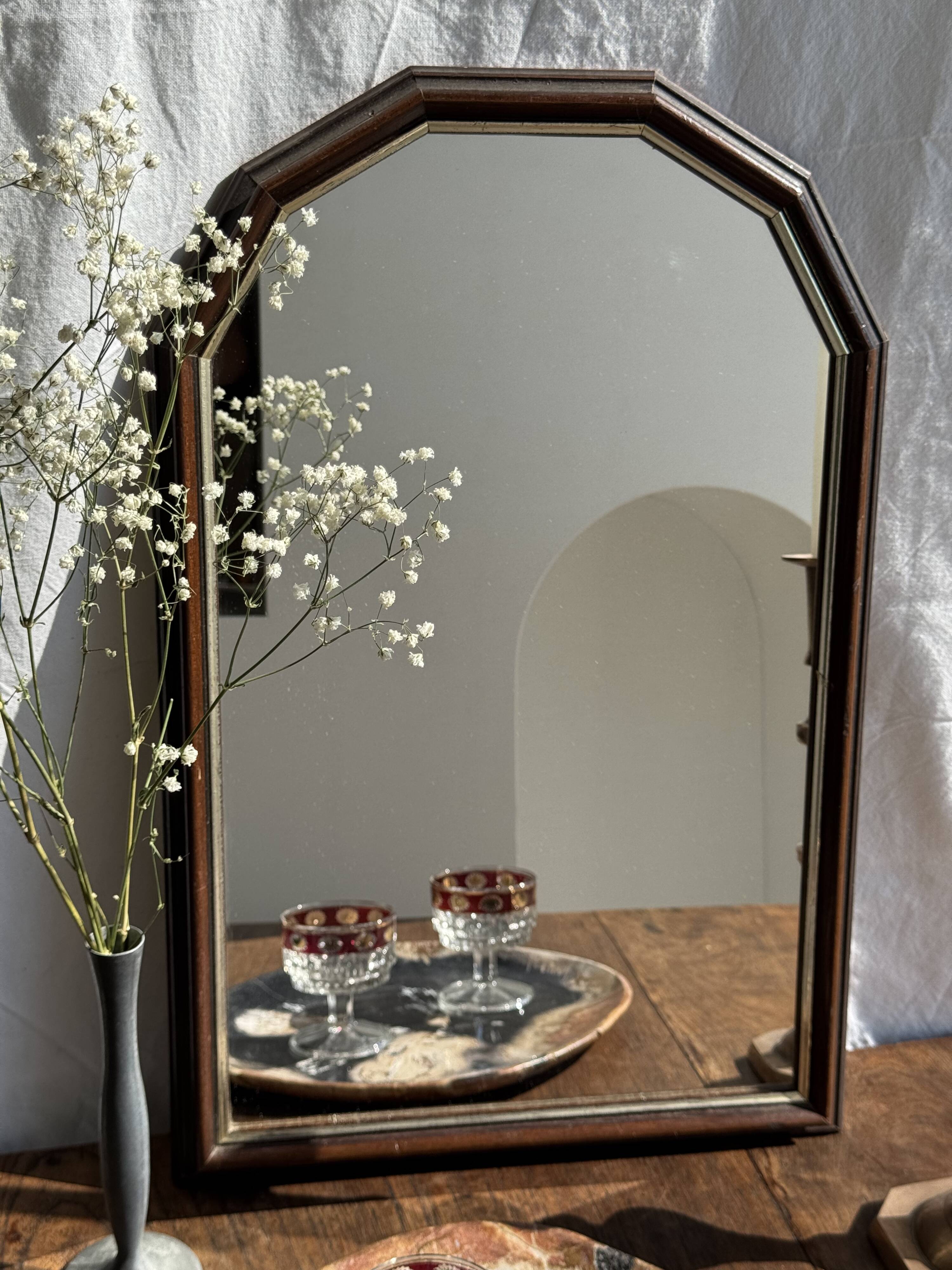 Small rounded mirror, wooden frame, gold frame H49.5