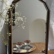Petit miroir arrondi, cadre en bois, encadrement doré H49,5