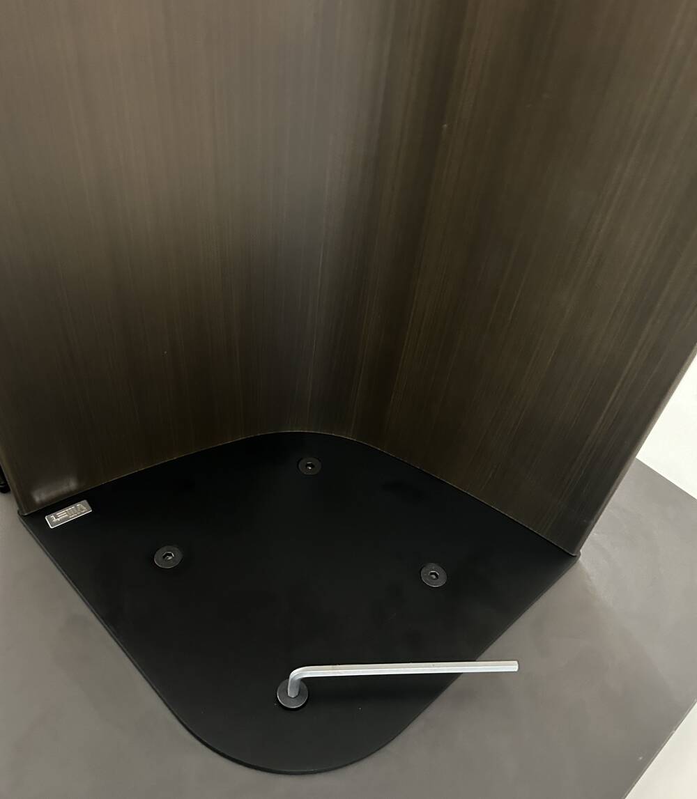 Gullwing design table by Gabriele and Oscar Buratti for Lema, made in Italy