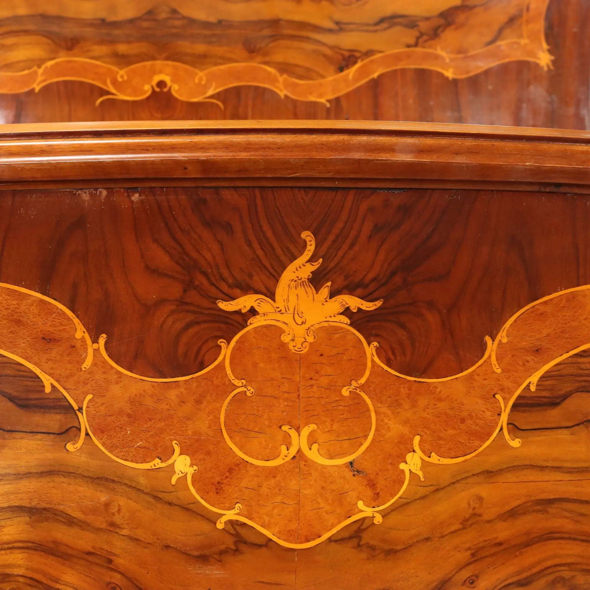 Antique baroque double bed in walnut and mahogany, 20th century.