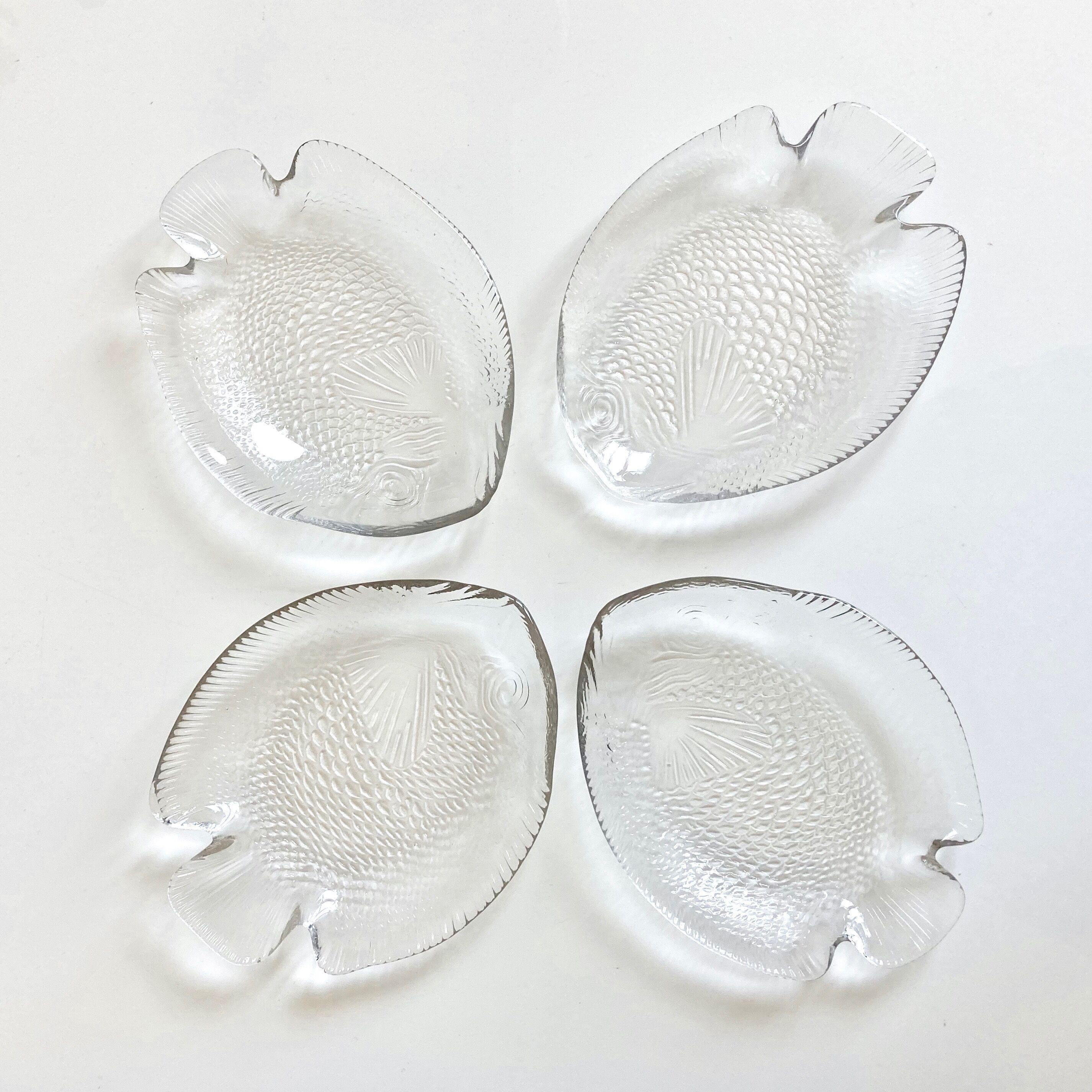4 glass fish cups