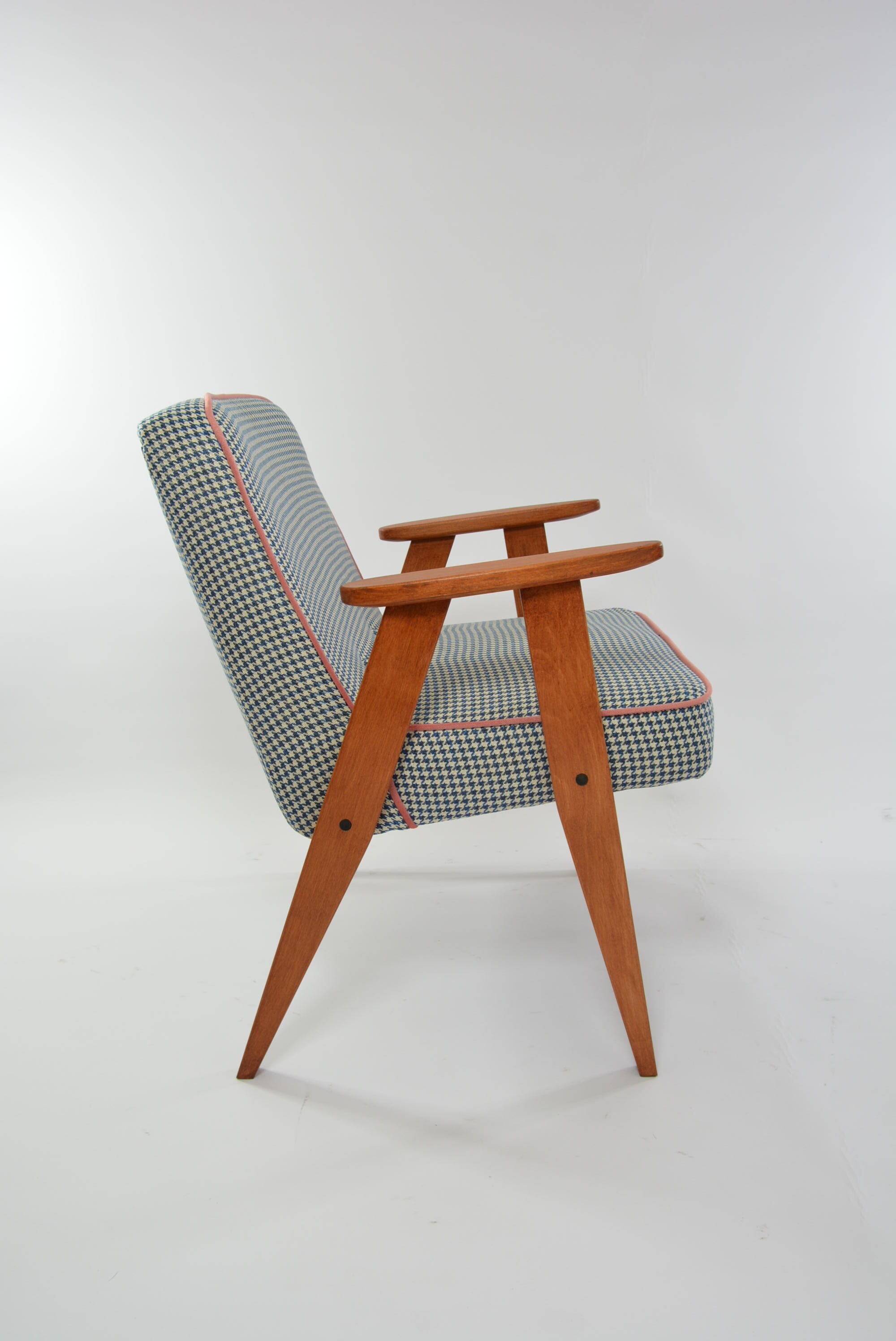 Fauteuil 366 pieds de poule bleu
