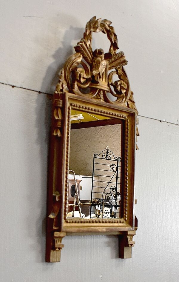 Miroir en bois doré, style Louis XVI – 1ère partie XXe - 60x30cm