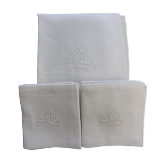 Antique art deco damask tablecloth & 10 assorted towels 152x215cm