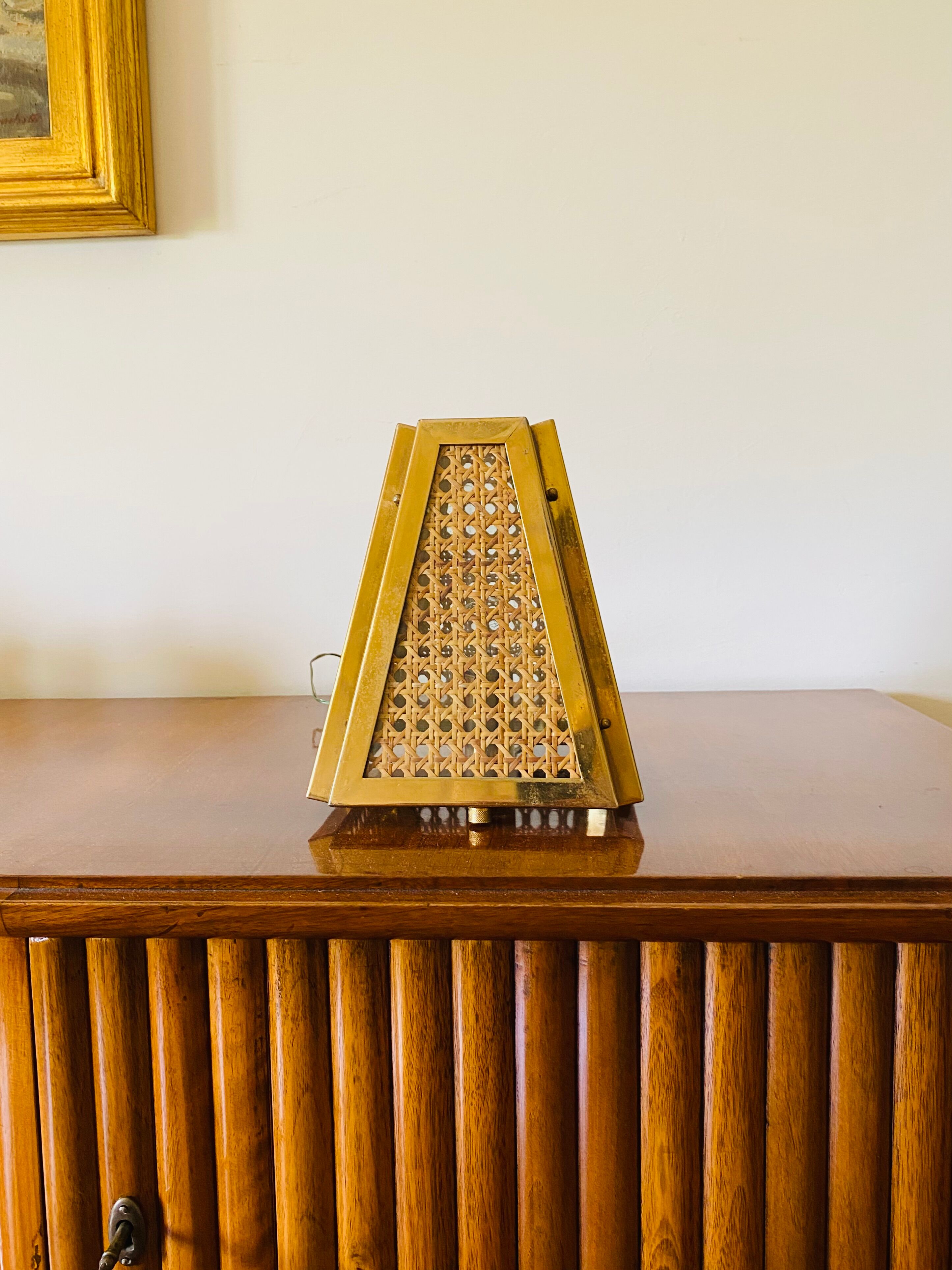 Ensemble de 2 lampes régence hollywoodiennes en laiton et paille viennoise, Italie 60's / 70's