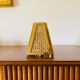 Ensemble de 2 lampes régence hollywoodiennes en laiton et paille viennoise, Italie 60's / 70's