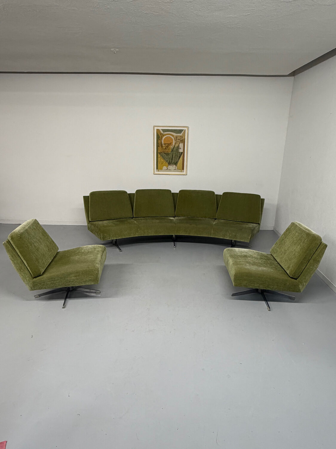 Complete living room with a sofa and 2 Italian design armchairs from the 70s, vintage.