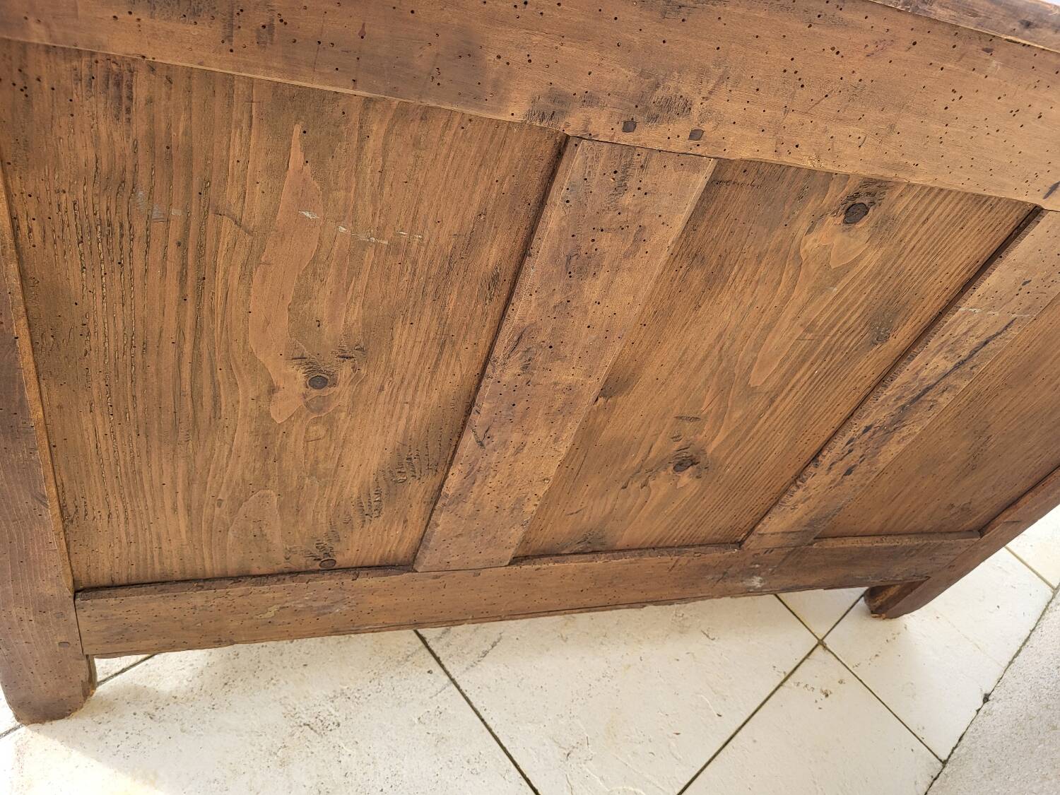 Walnut chest of drawers