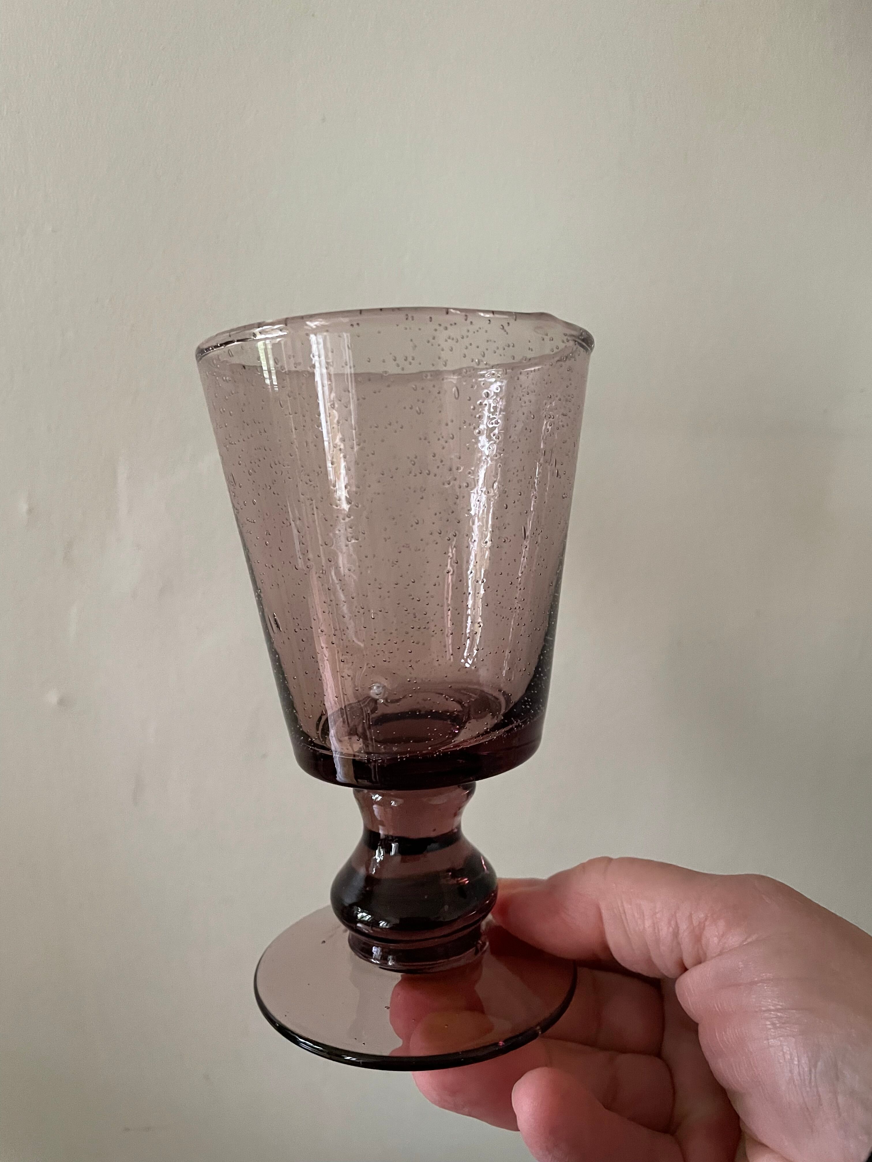 Verres à pied bullés