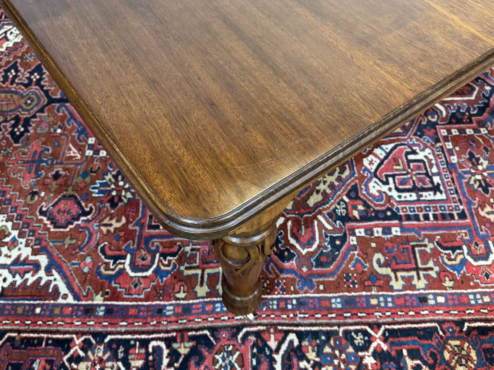 Victorian-style mahogany English table with 3 extensions.
