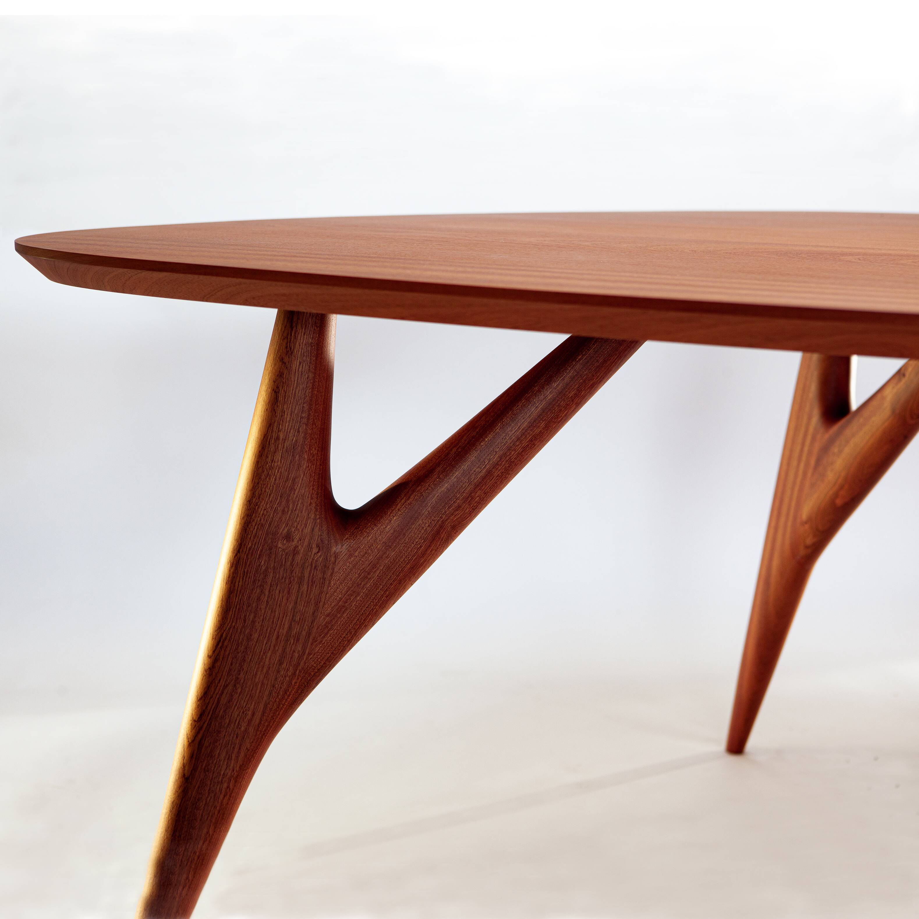Ted dining table in solid mahogany 240 cm – greyge