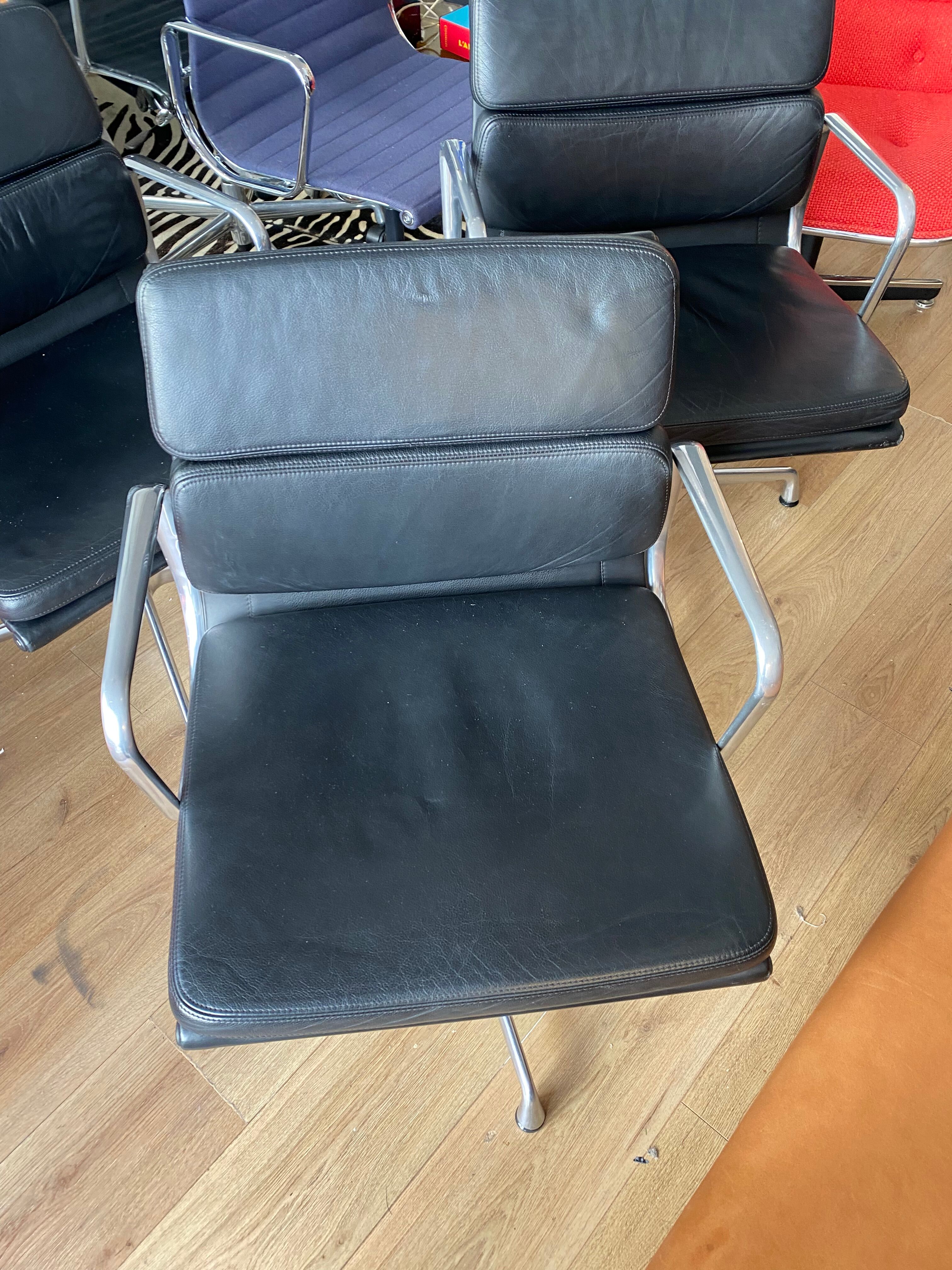 Fauteuil Softpad EA 208 de Charles et Ray Eames édition Vitra