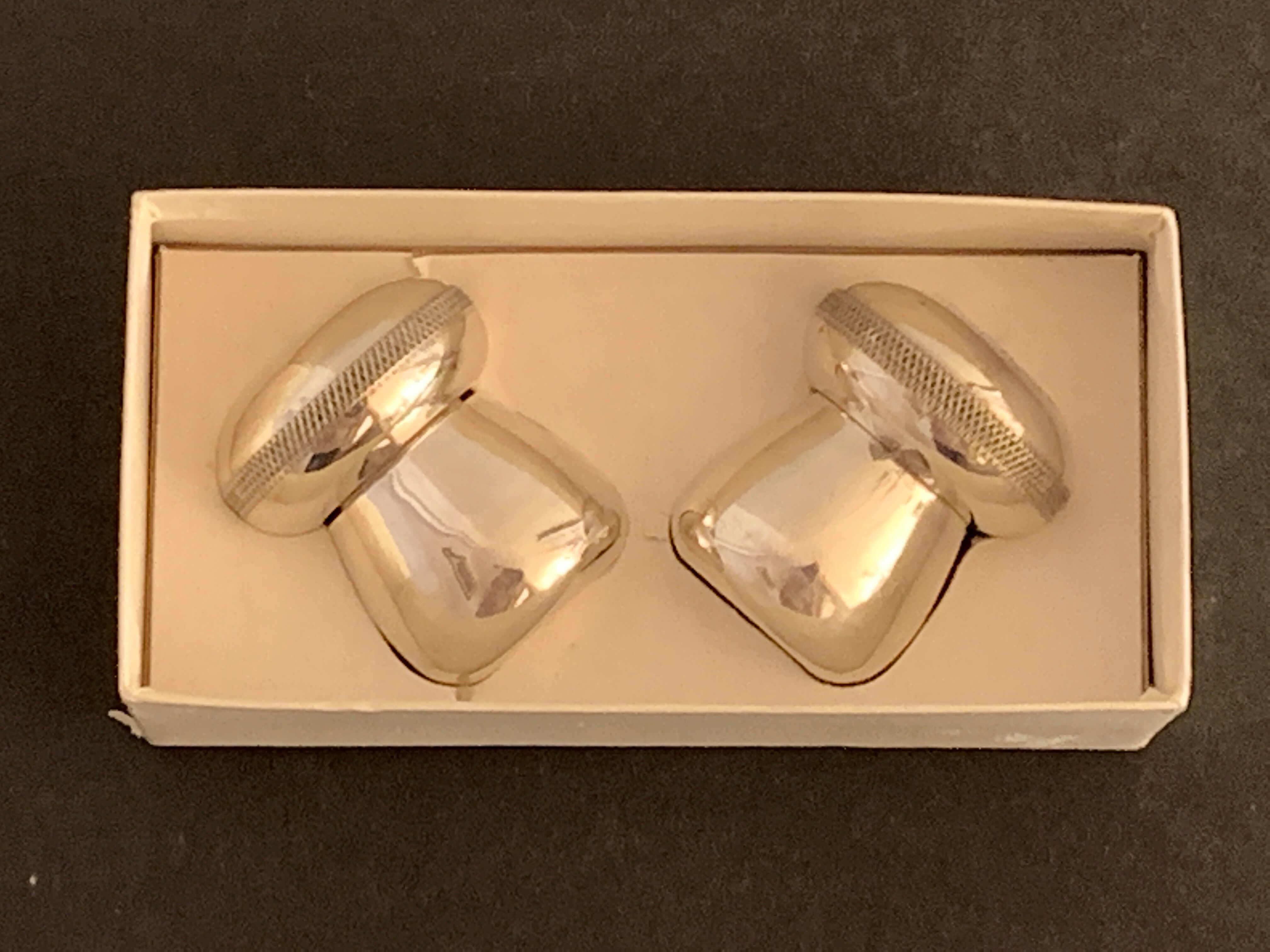 Salt and pepper mushrooms in silver metal Pavilion Christofle