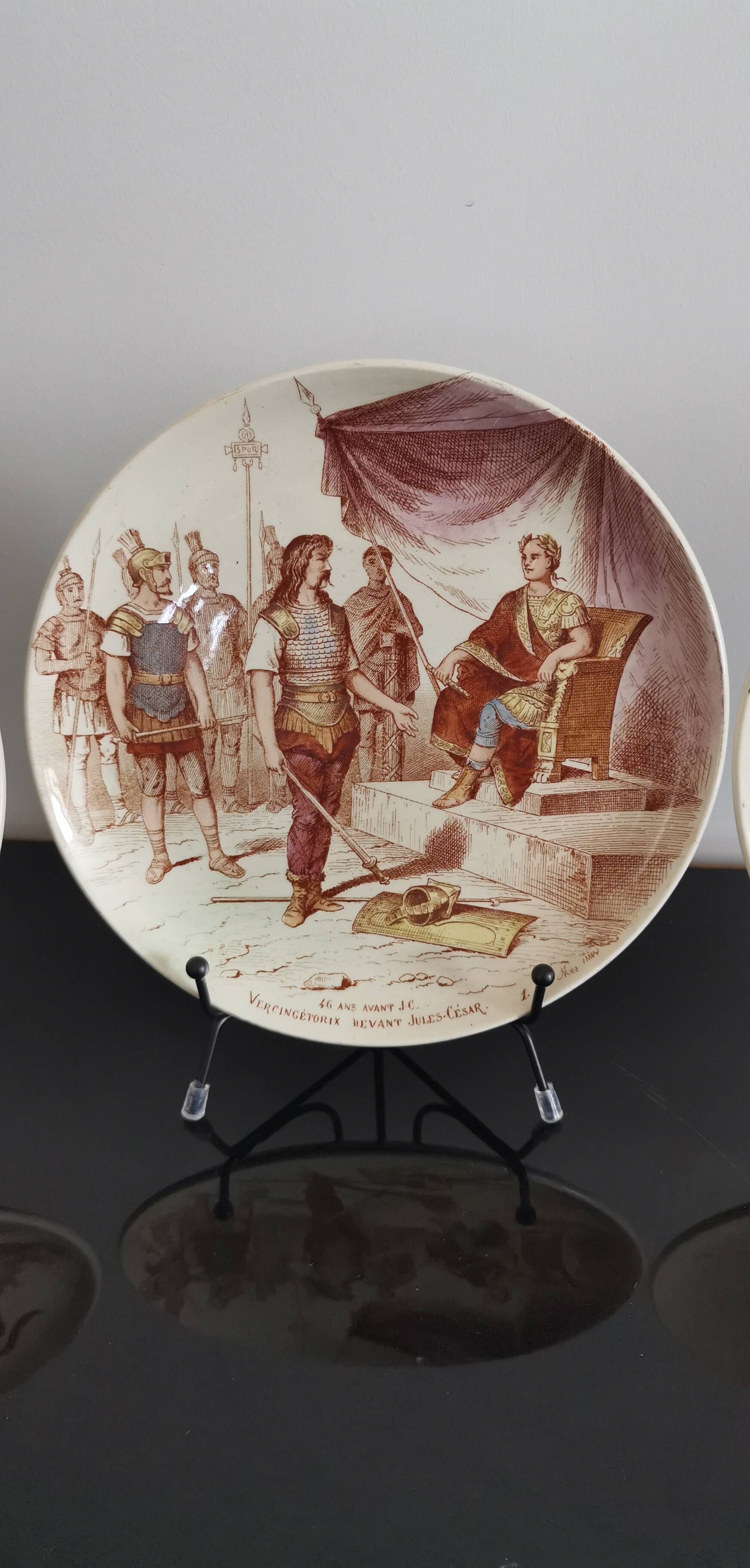 3 assiettes en faïence Creil et Montereau