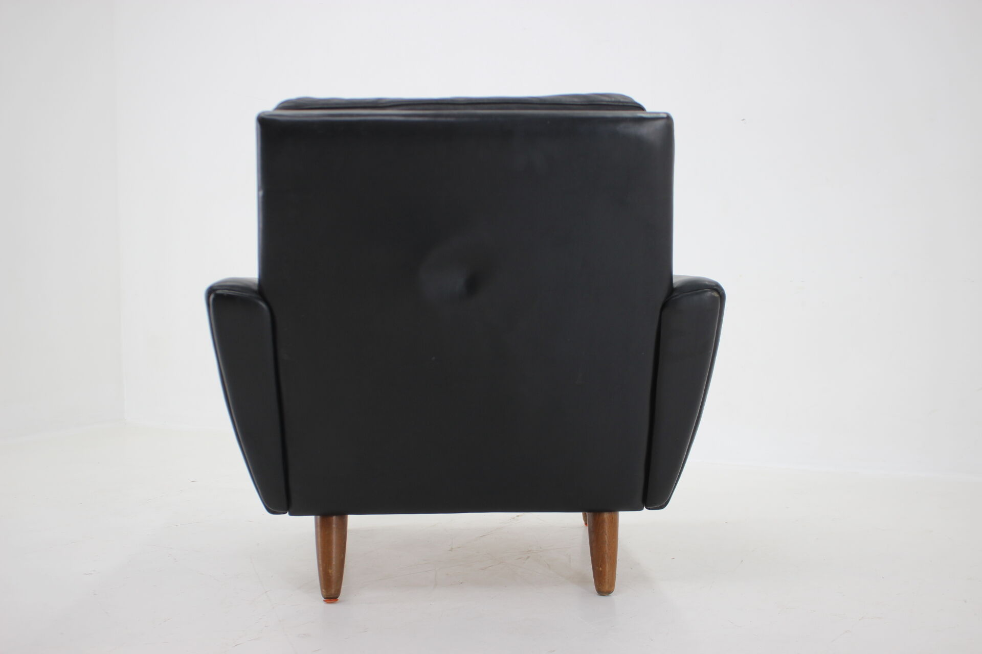 1960s black lether danish armchair