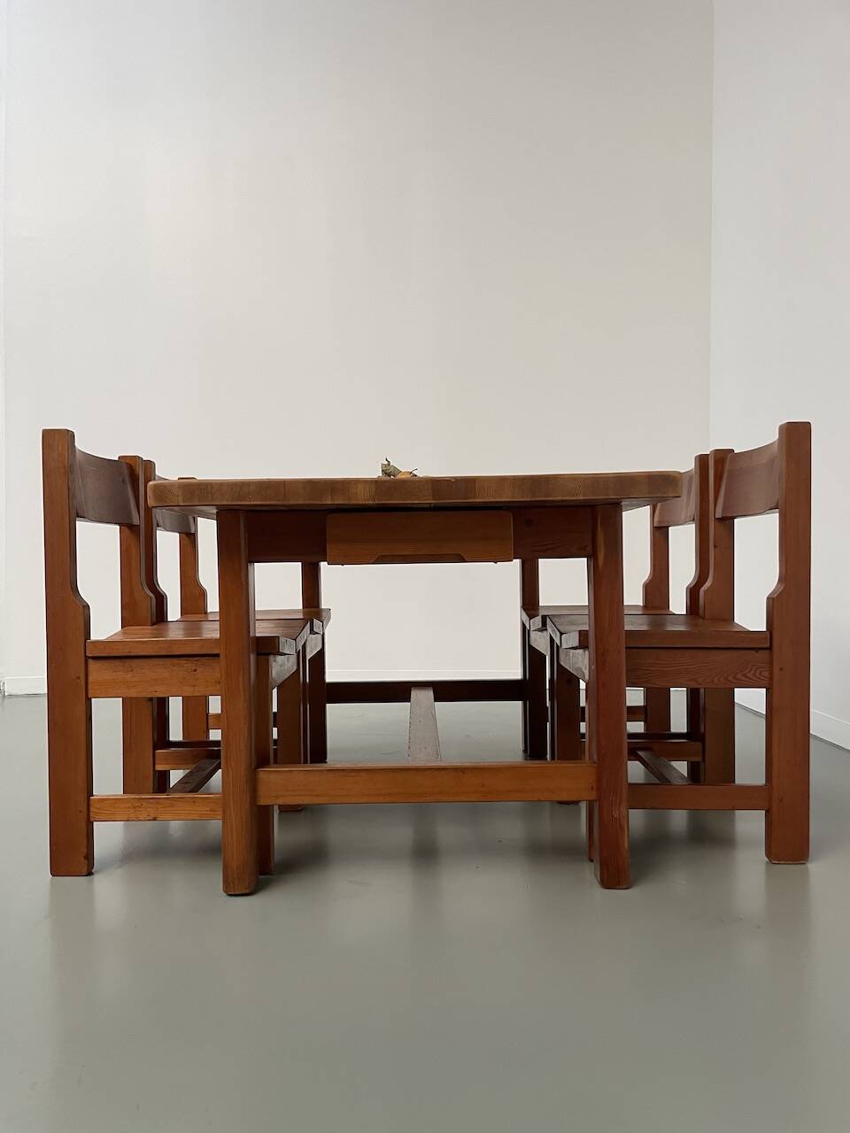 Set of table and 4 chairs, 60s mountain furniture