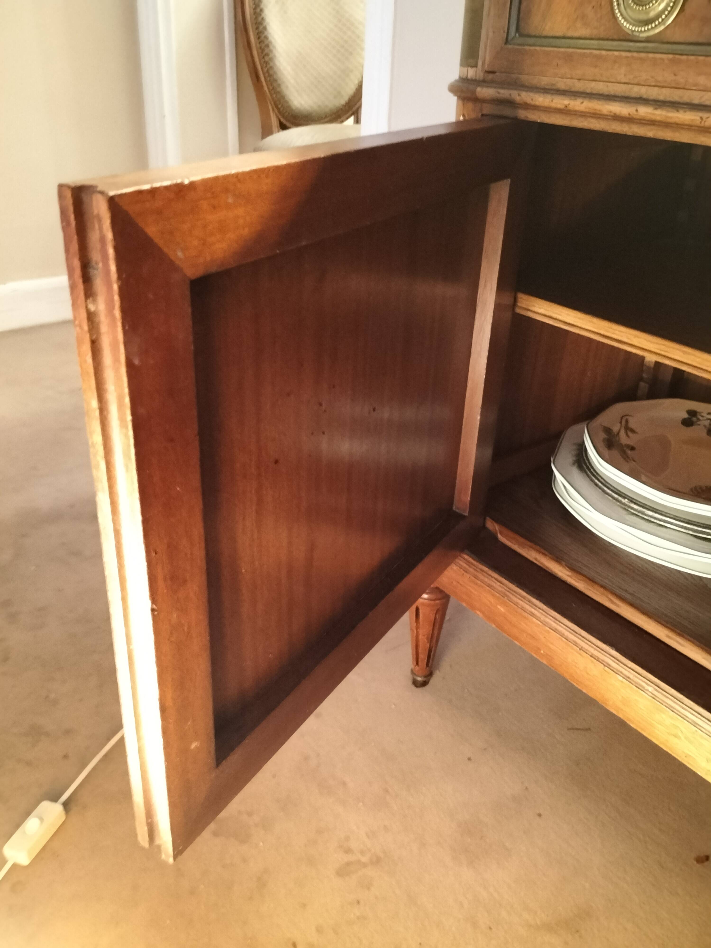 Louis 16 chest of drawers