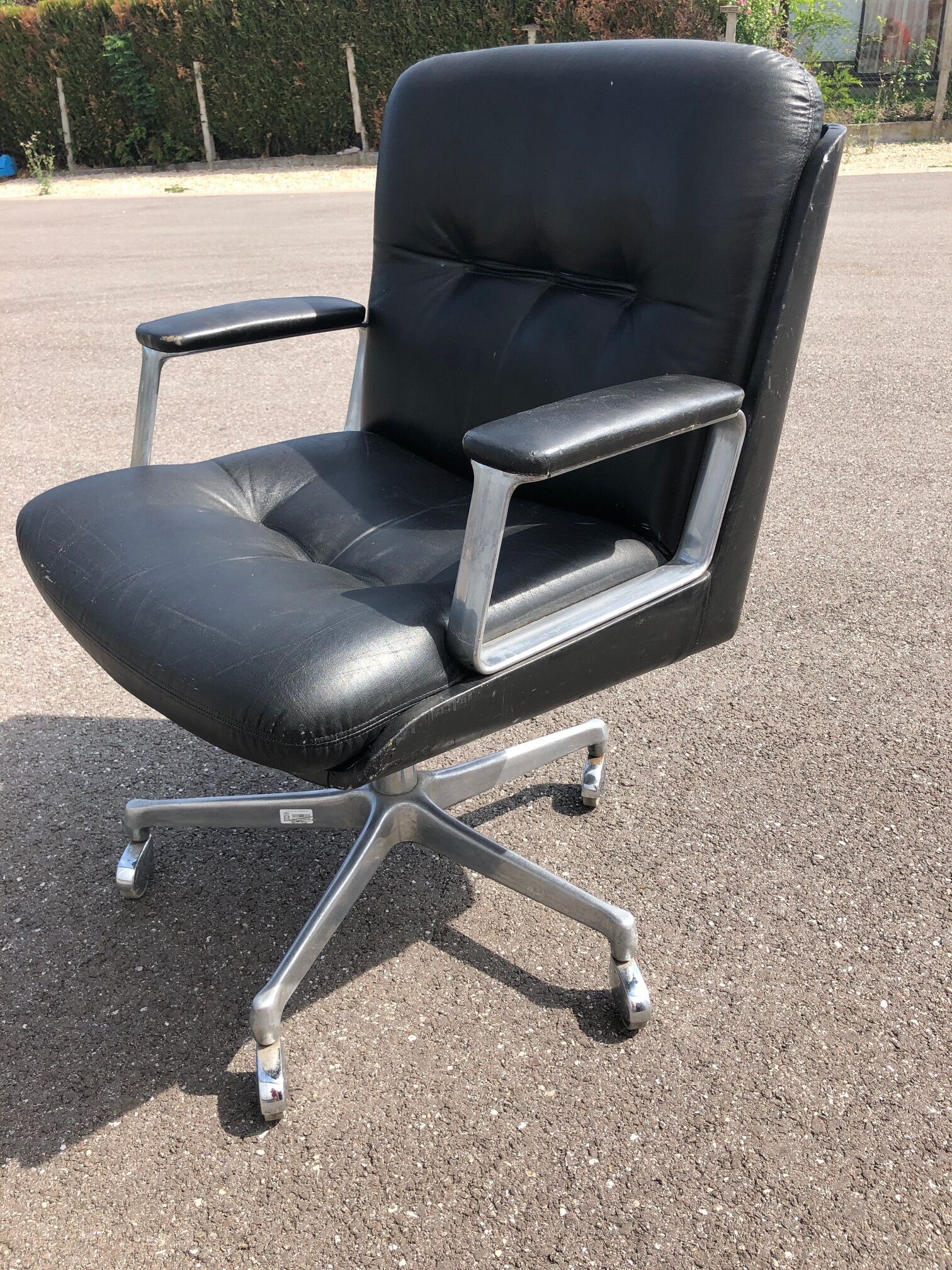 P128 office chair edited by tecno italy