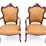 Une paire de fauteuils anciens, France, vers 1870.