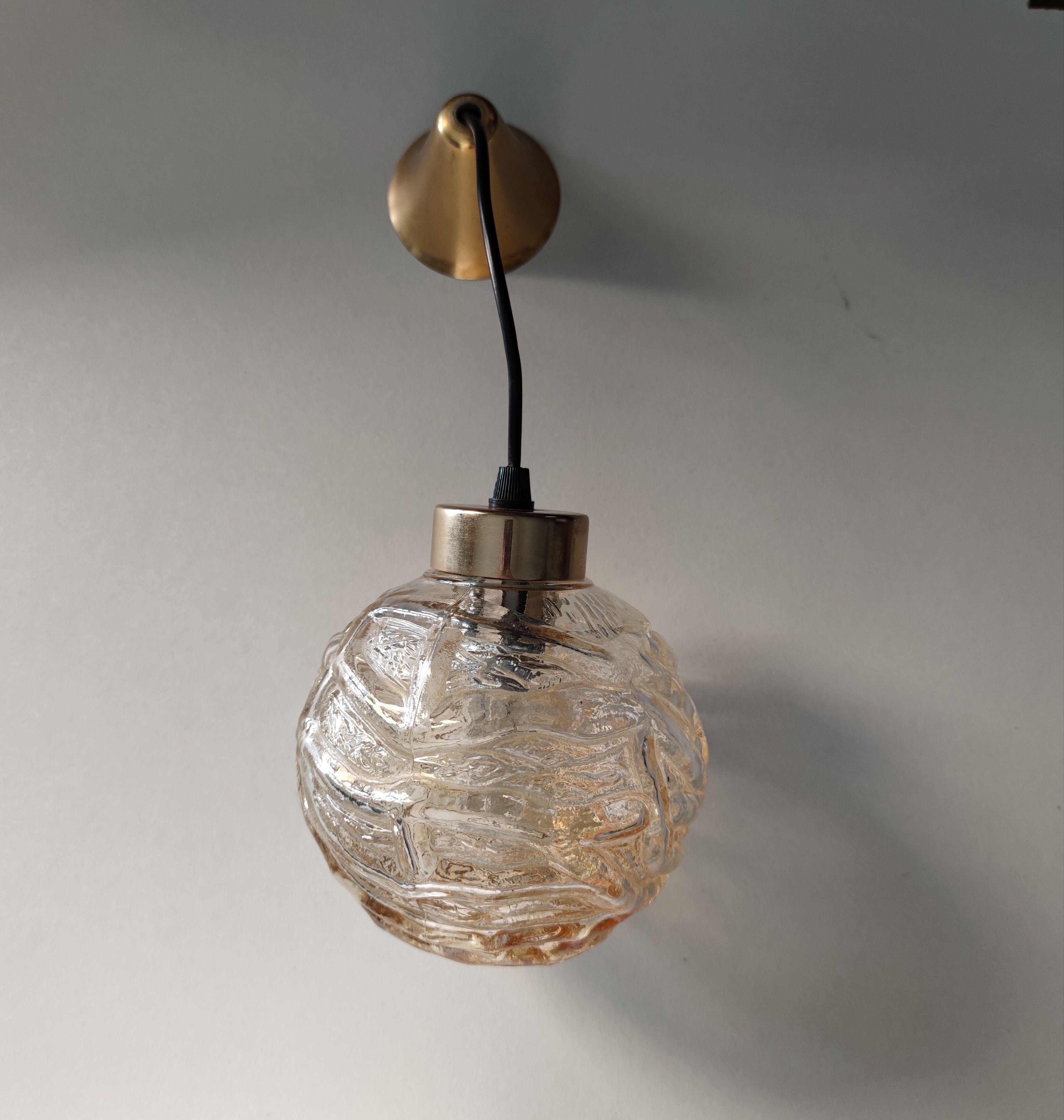 Suspension ball smoked glass