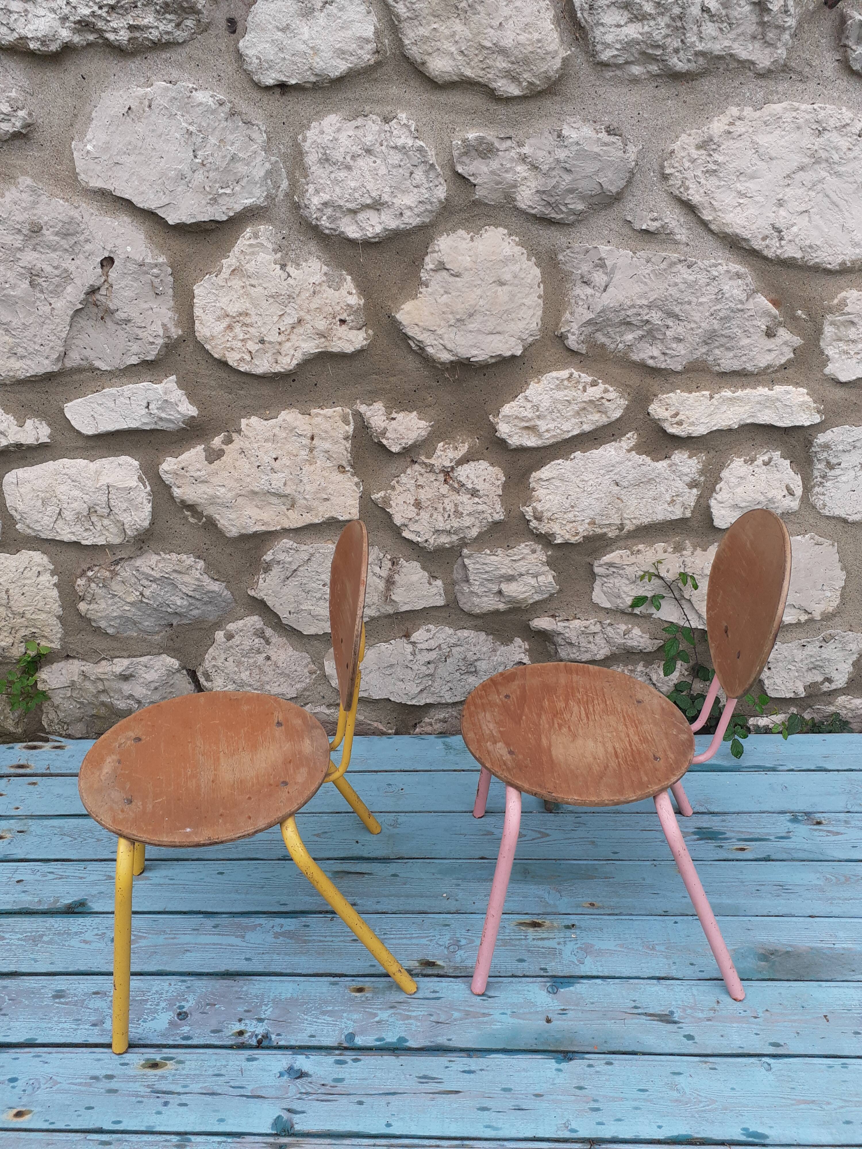 Paire de chaises d'enfant empilables vintage