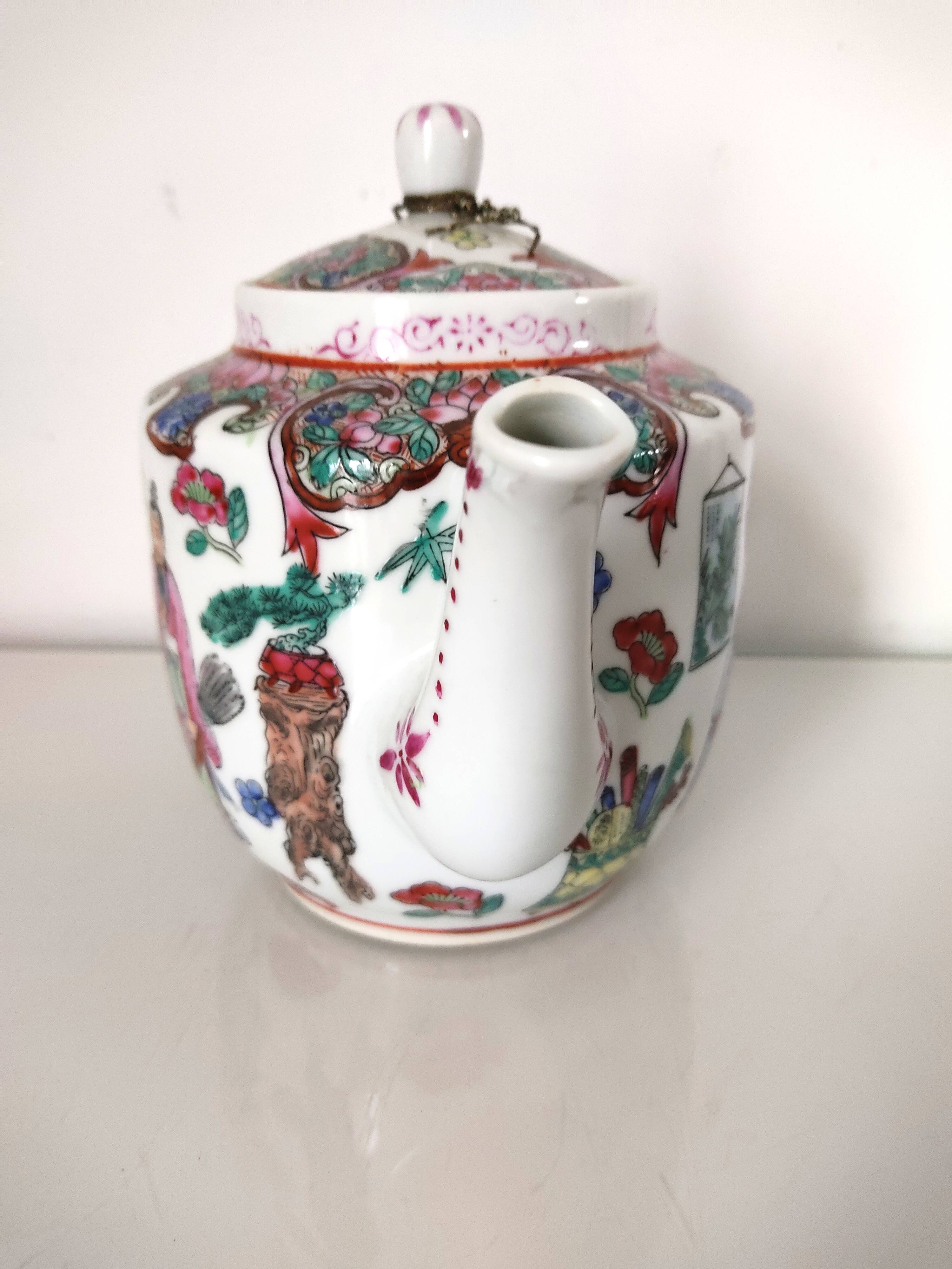 Théière porcelaine chinoise personnages fleurs