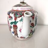 Chinese porcelain teapot flower characters