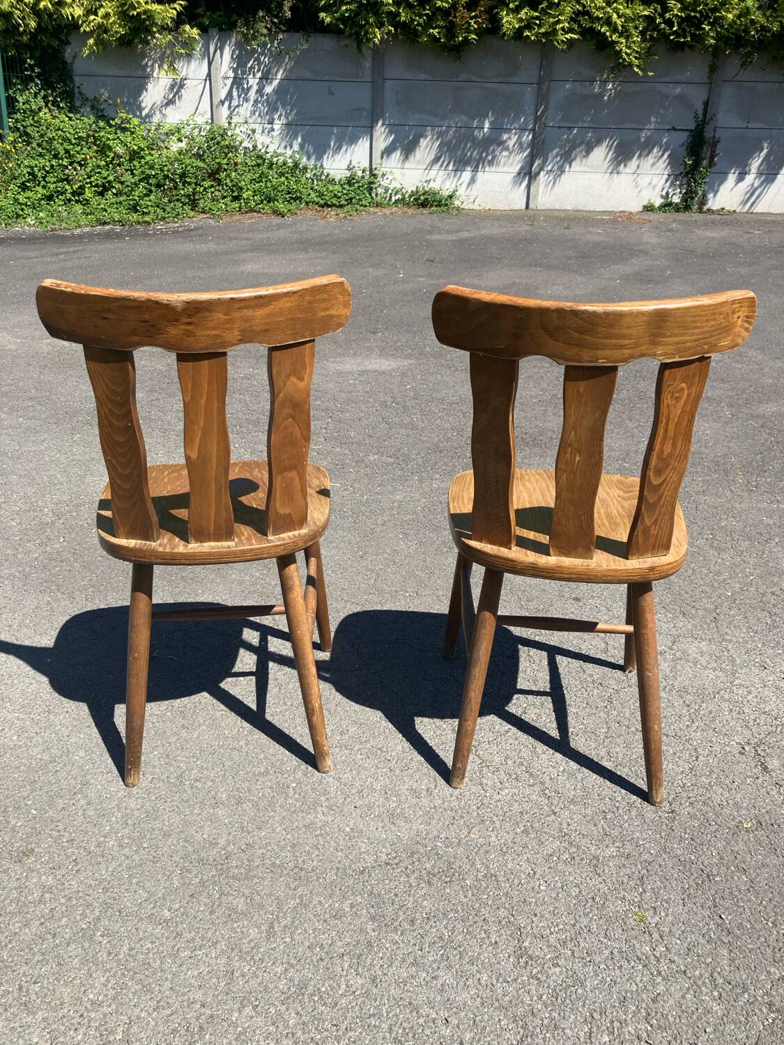 2 chaises bistrot vintage avec estampillées