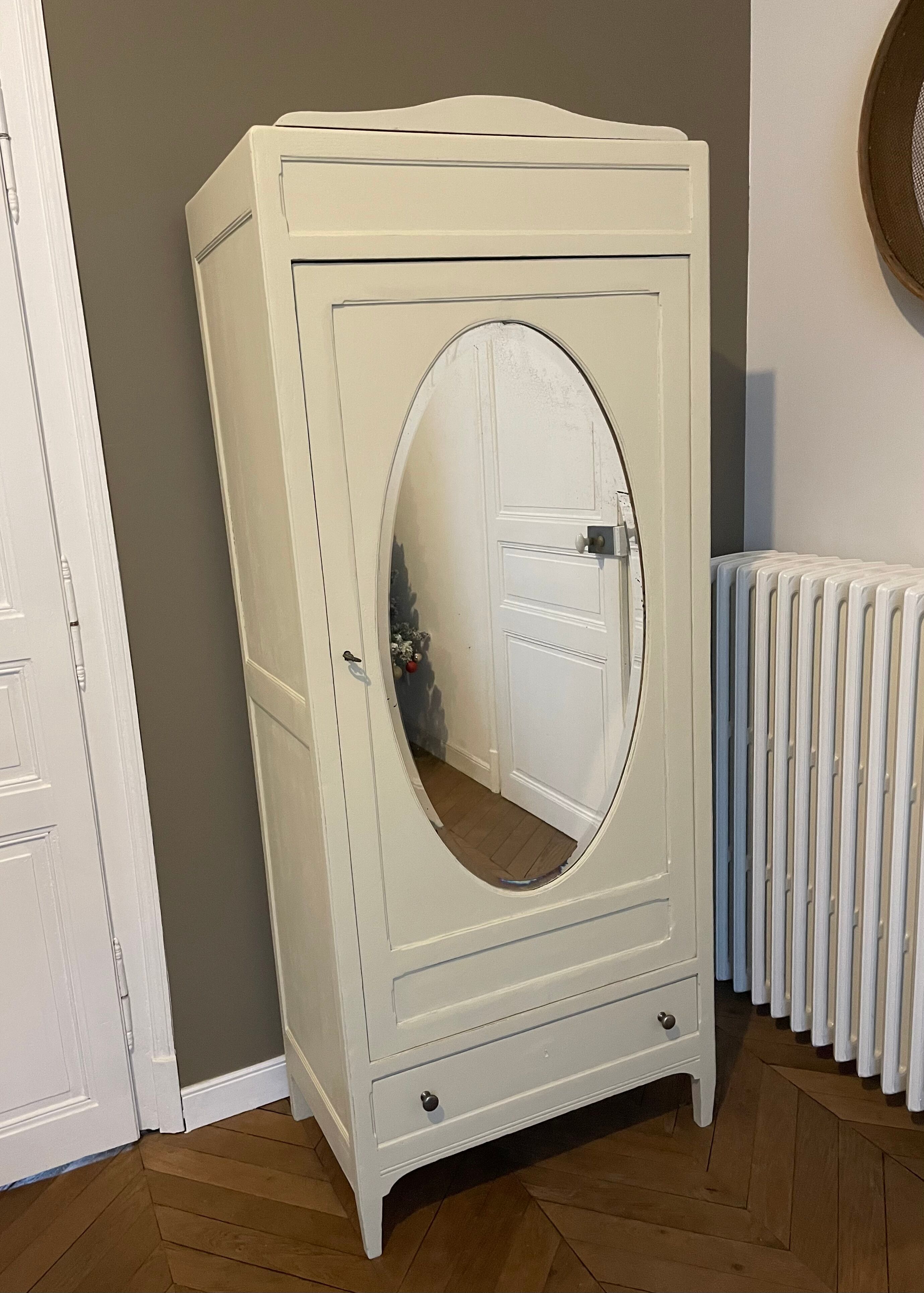 Armoire parisienne