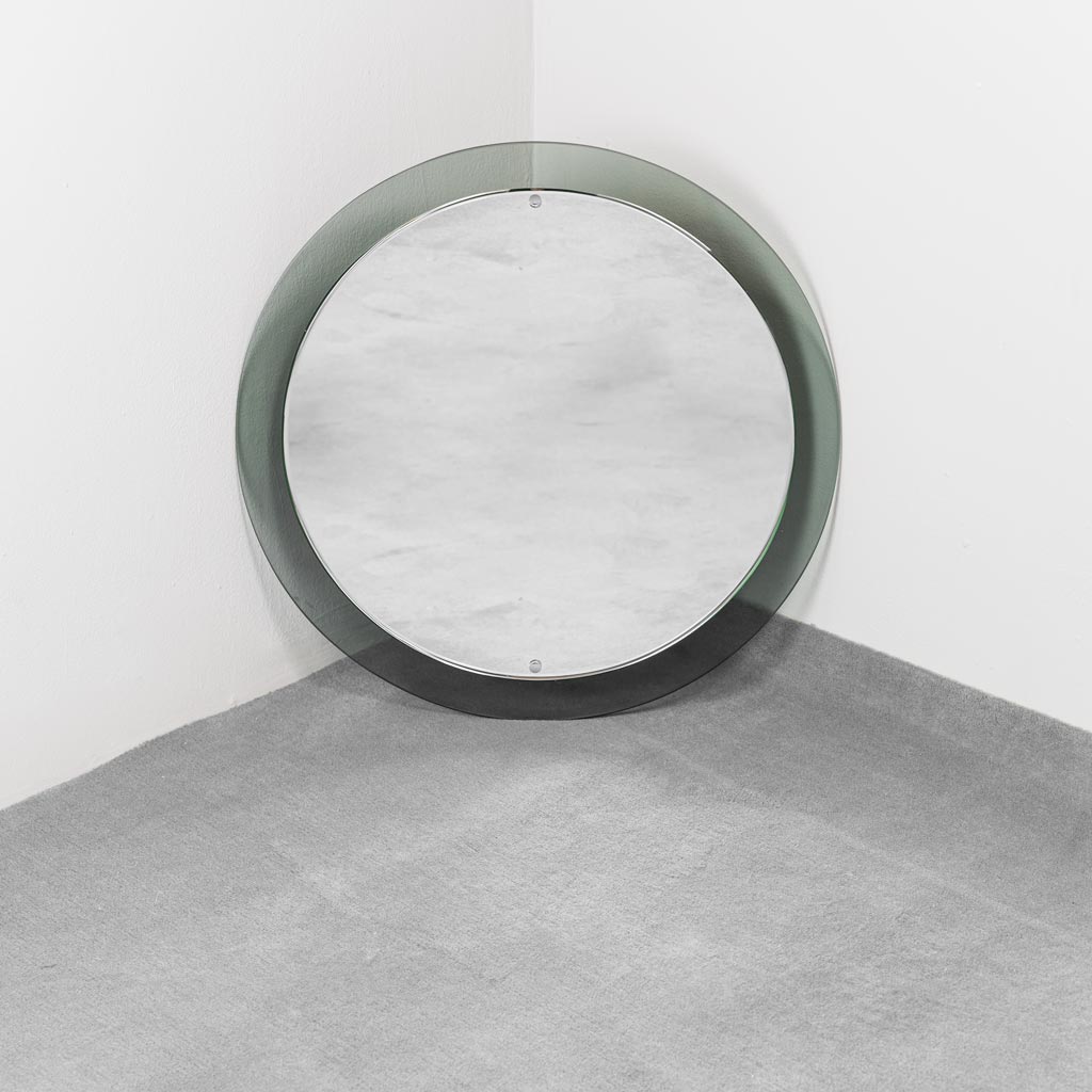 Round wall mirror in 70