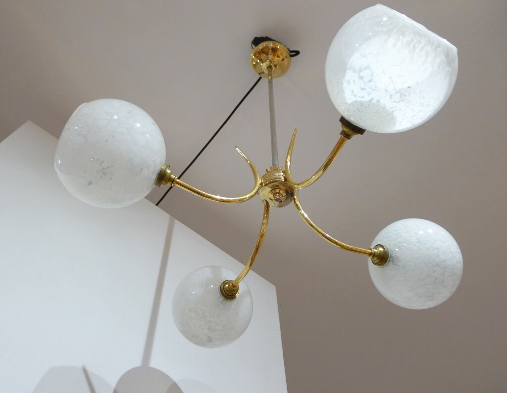 Chandelier 4 branches golden opalins globes speckled