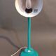 Lampe de bureau articulée Aluminor verte galet 1970.