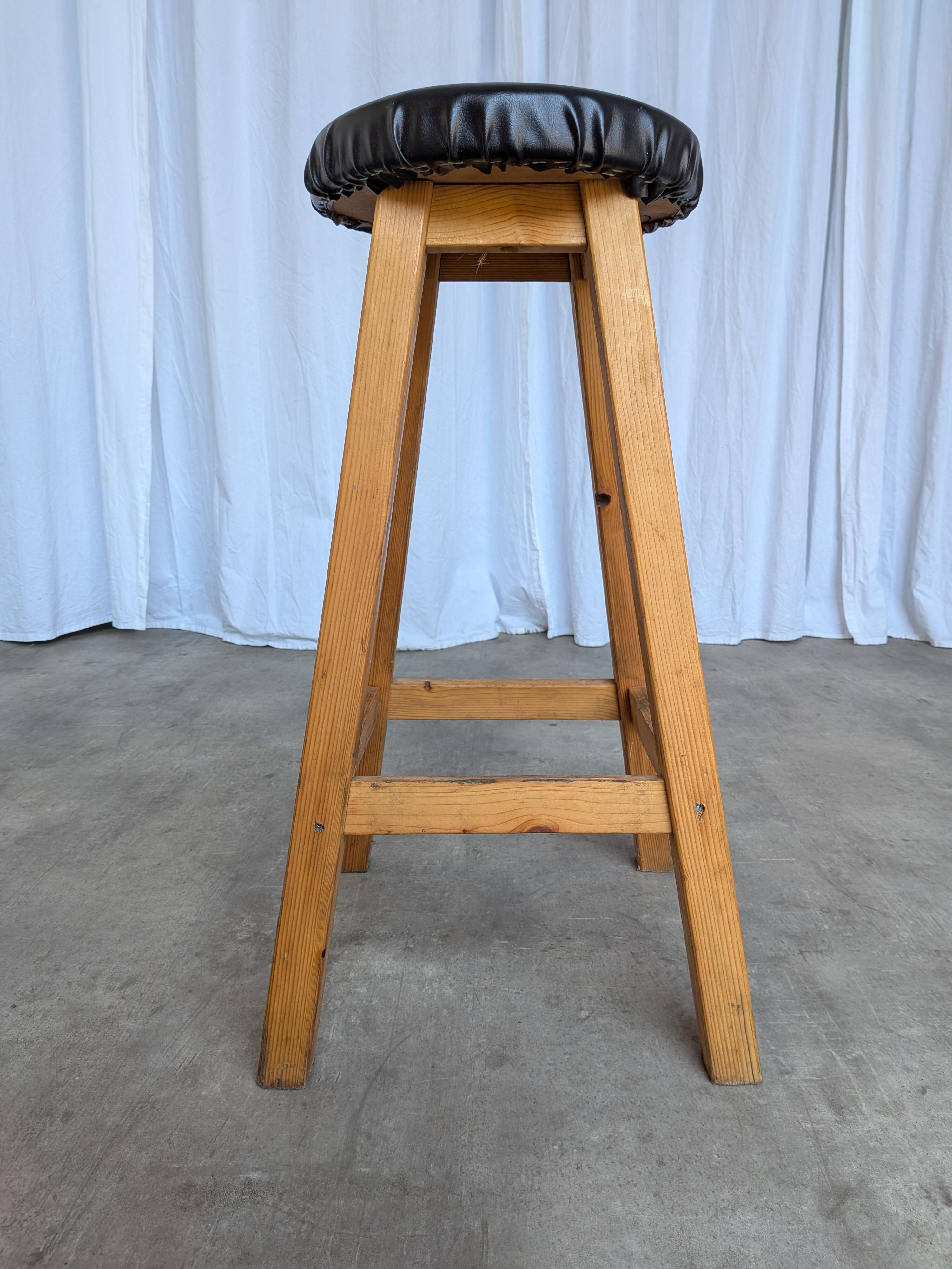 Vintage Wooden Bar Stool: Black Leather Seat, Mid-Century Bistro Style