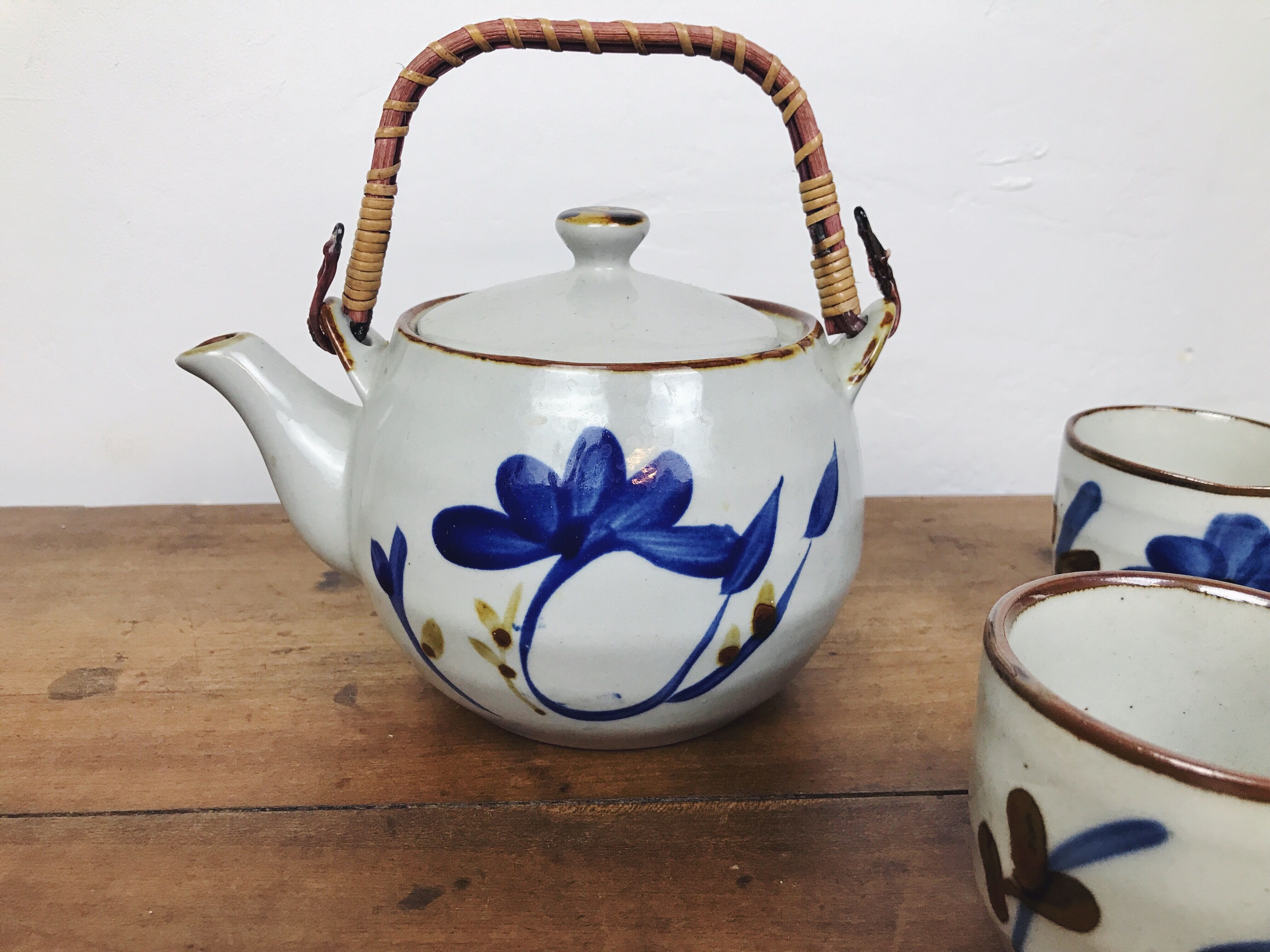 teapot and 4 cups in glazed stoneware - hand-painted blue décor