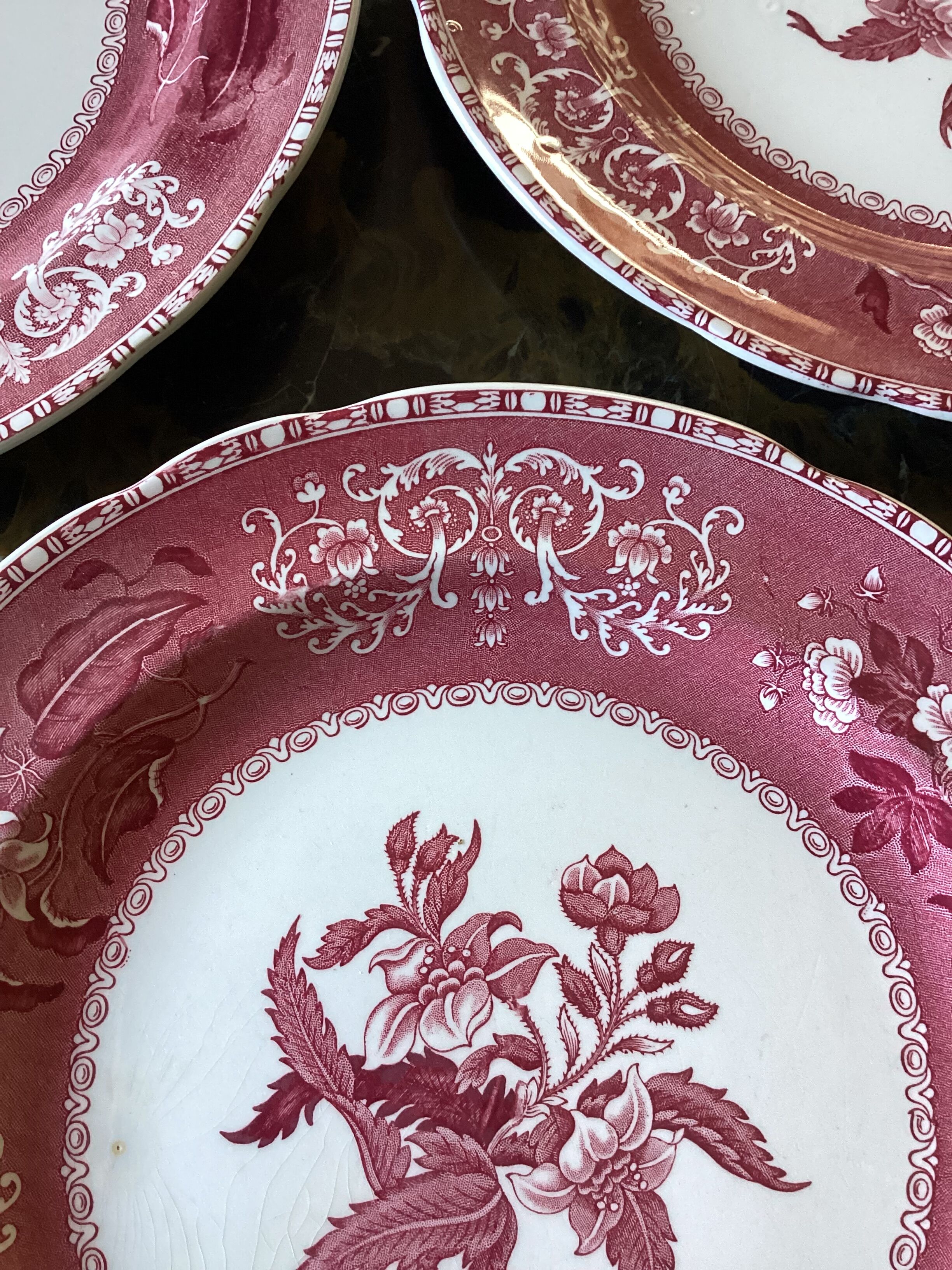 Set of Three ceramic plates Spode England dimension: height -2.5 cm- diameter -26 cm-