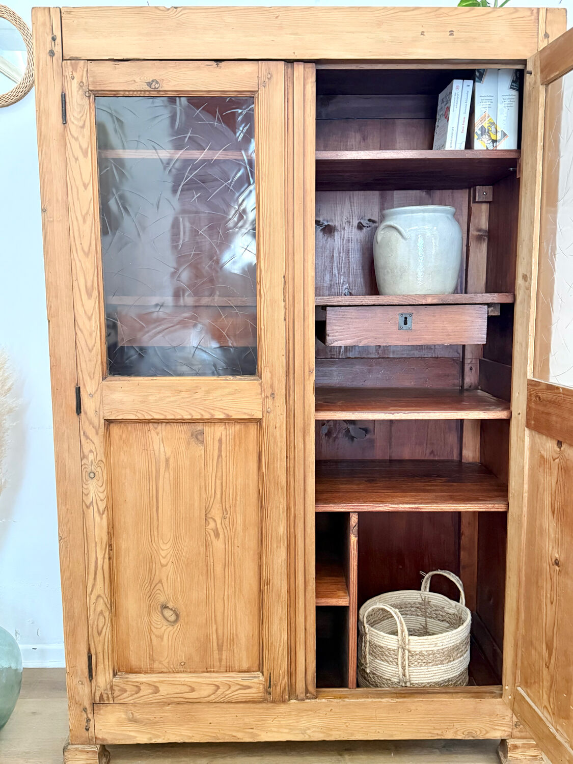 Glass-fronted cabinet in solid wood