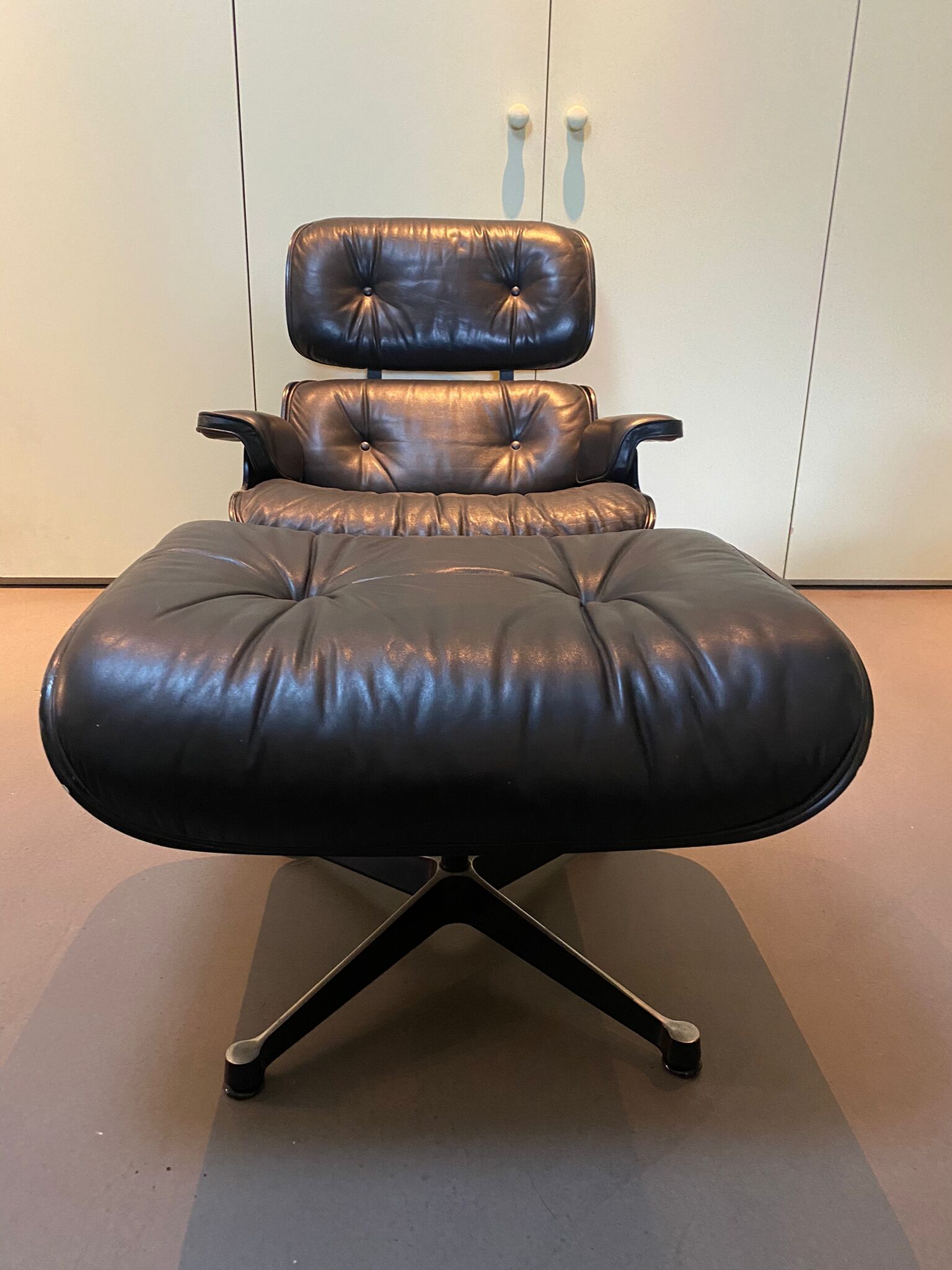 Fauteuil Lounge Chair & Ottoman de Charles Eames