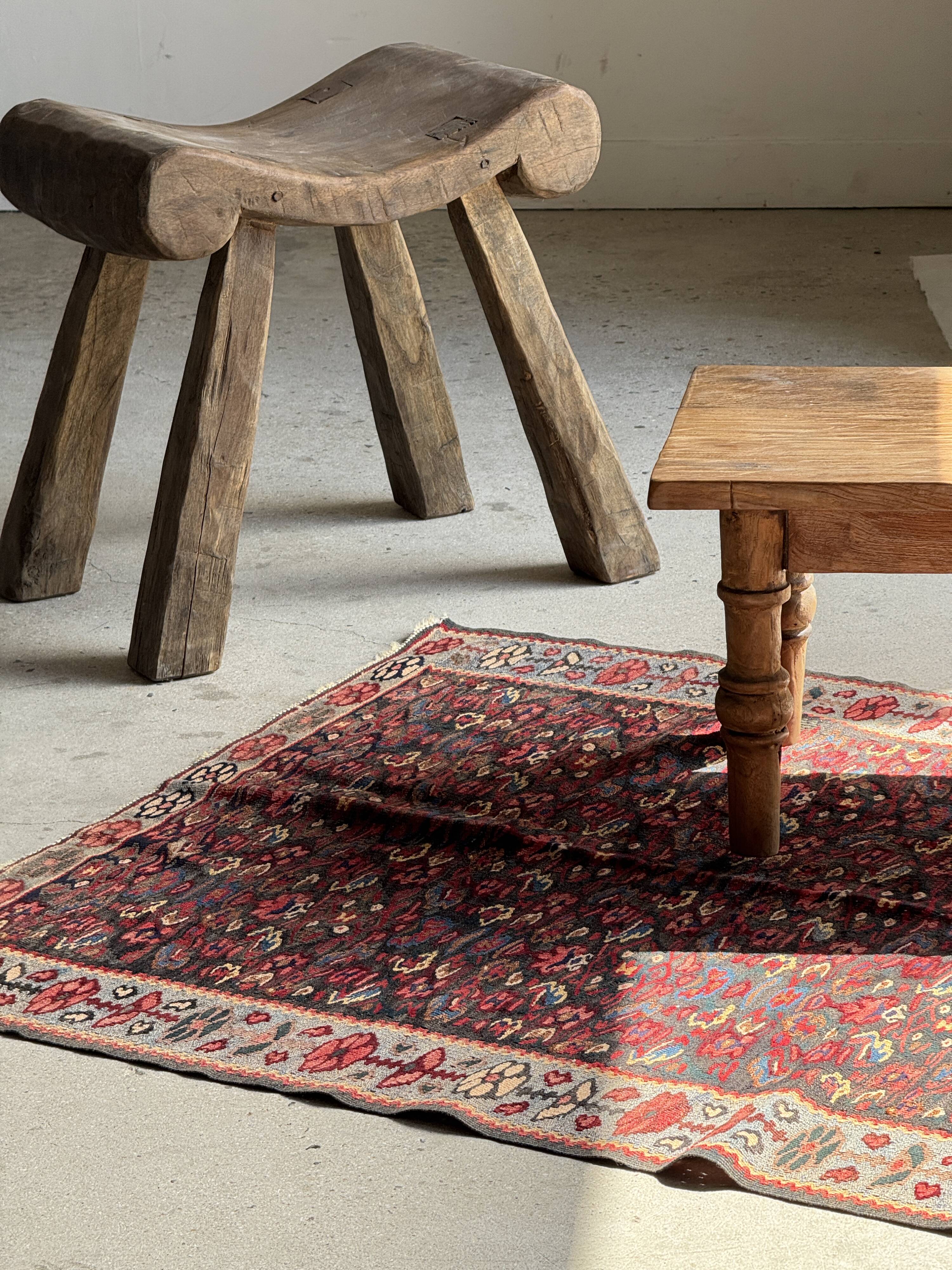 Four-legged stool in antique teak from Indonesia H 50 L 52