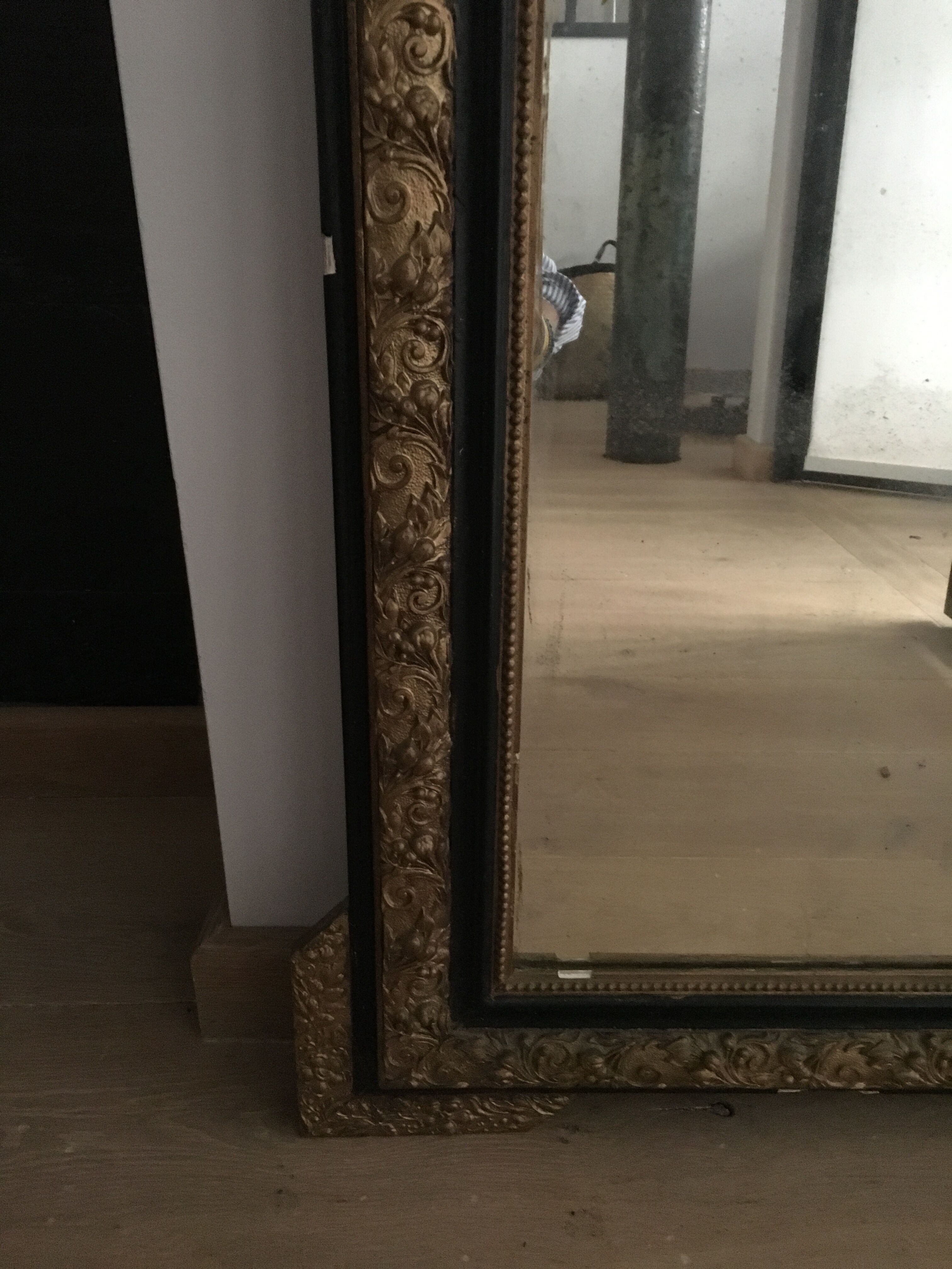 Black and gold mirror - 69 x 79cm
