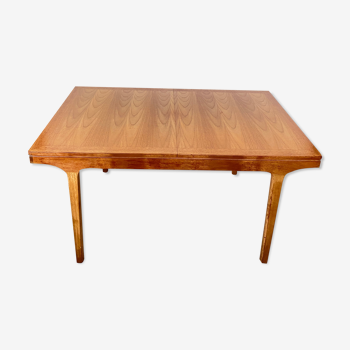 Extendable dining table in NATHAN teak