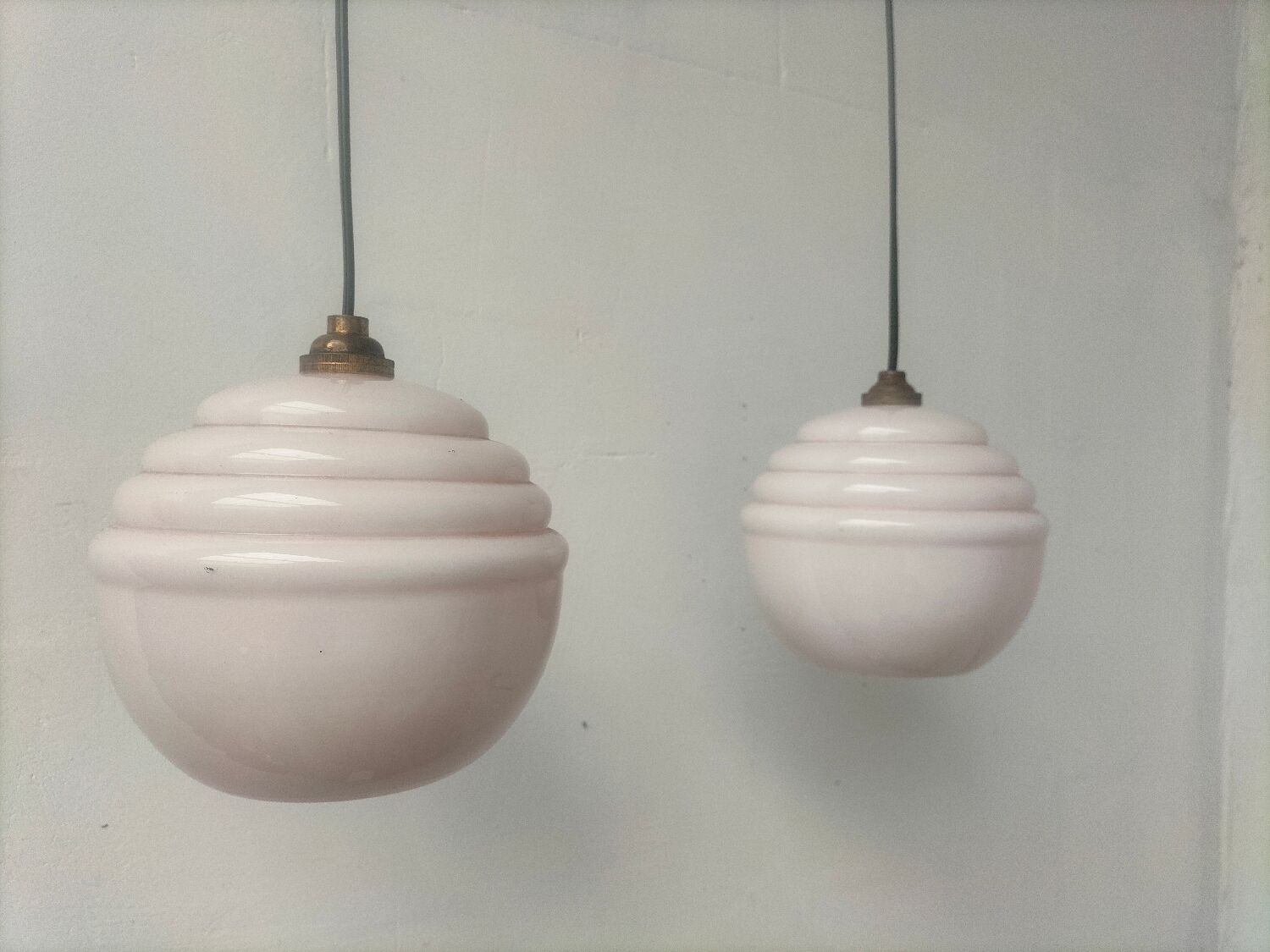 Paire de suspension en opaline