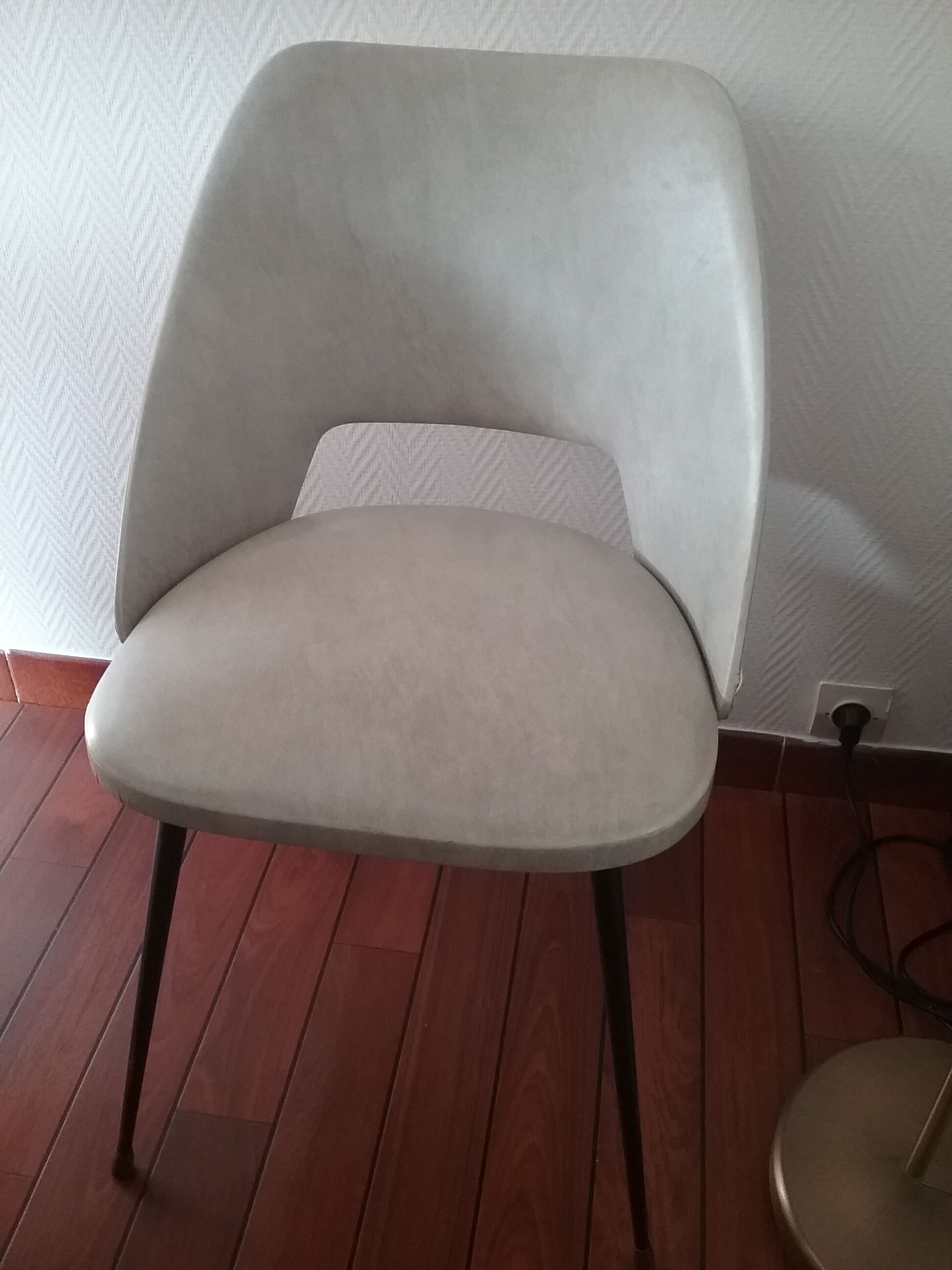 Chaises tonneau 70