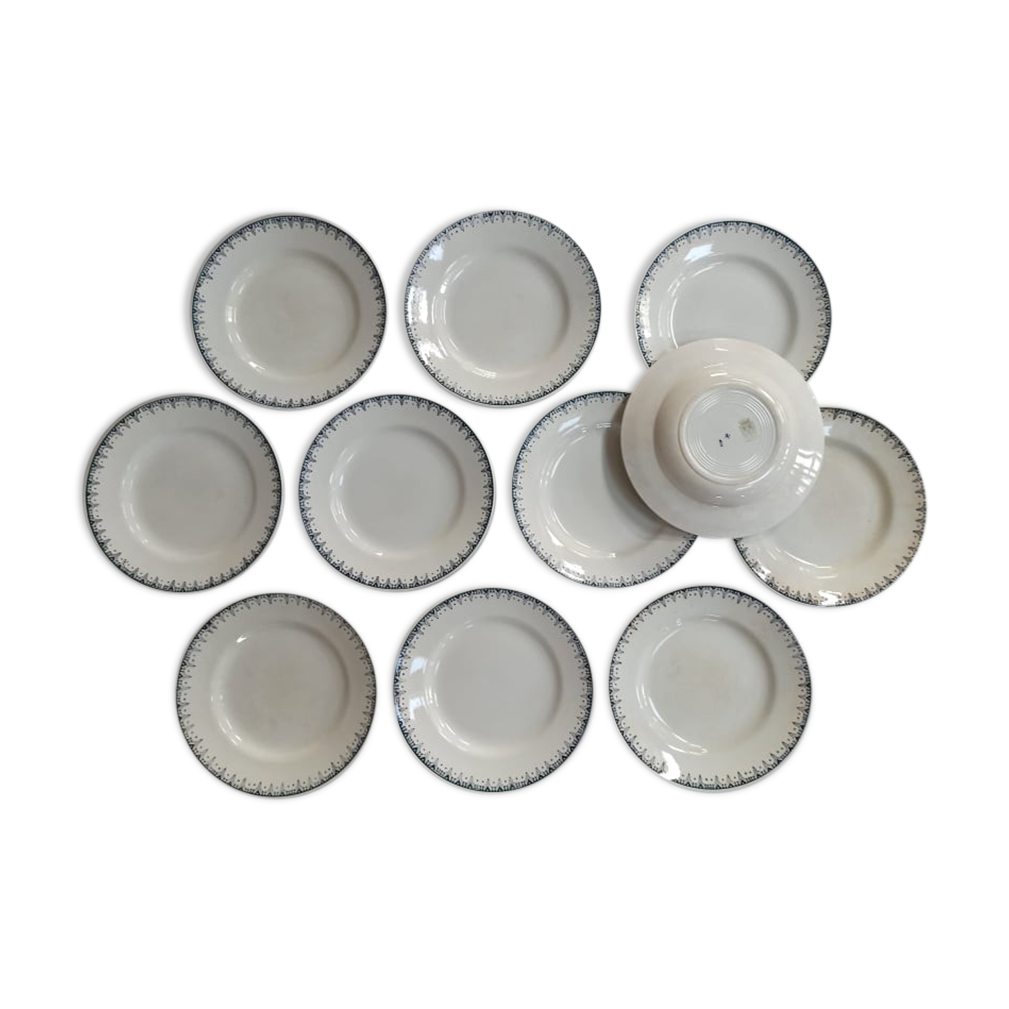 Plates in Amandinoise Saint-Amand earthenware
