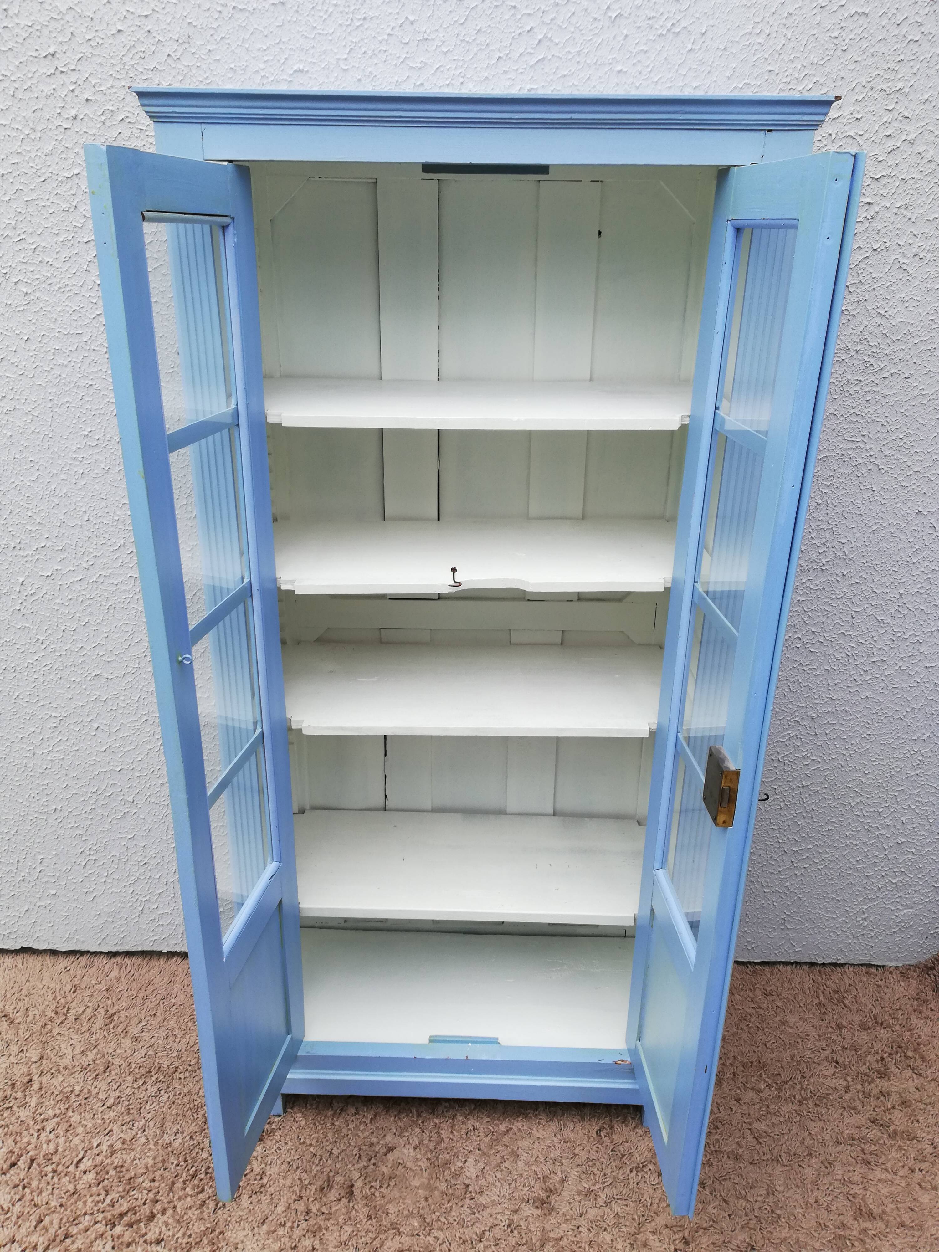 Small old showcase library