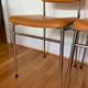 Paire de chaises chromé et skai orange