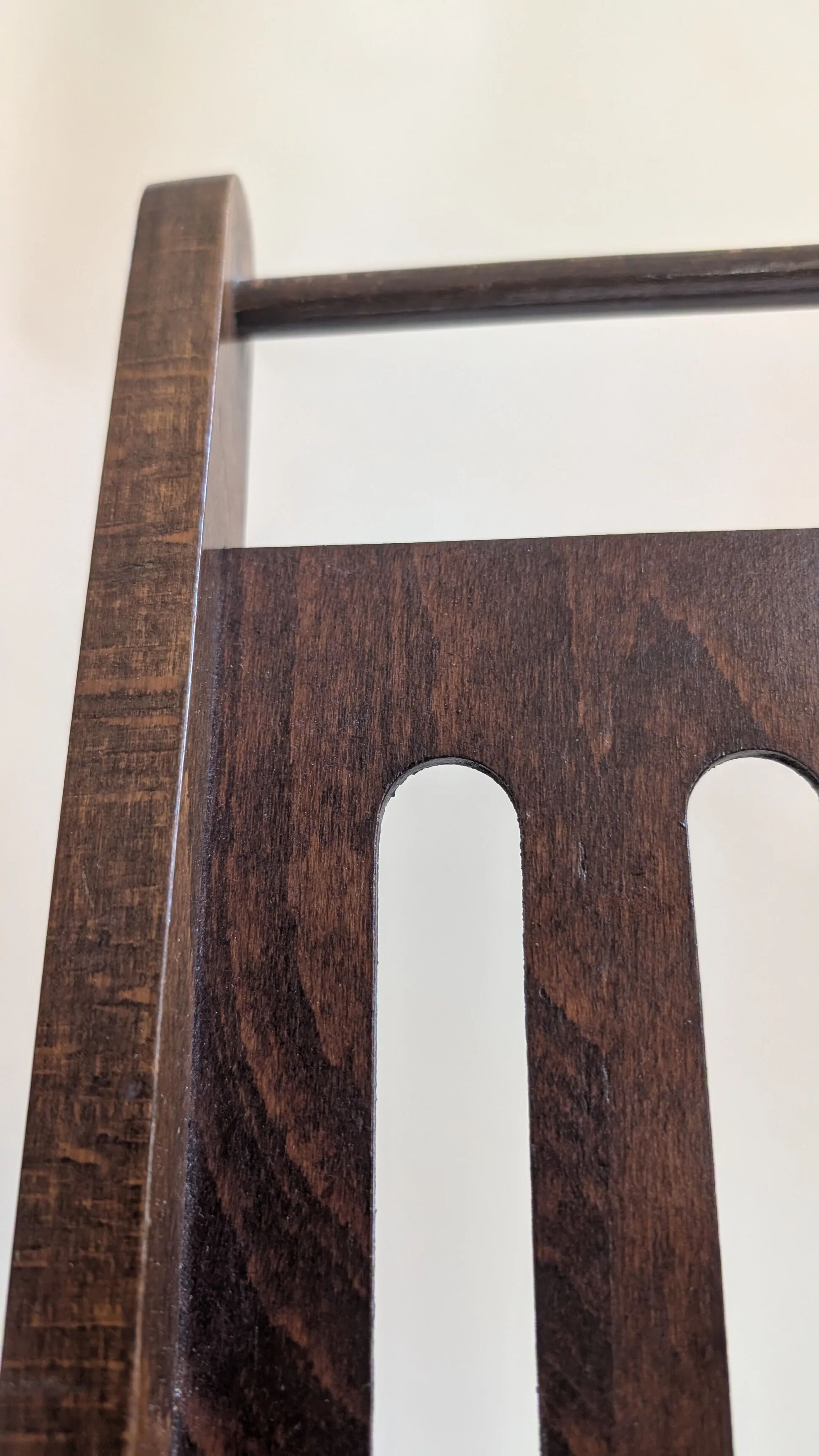 Folding magazine rack