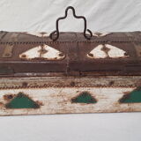 Ancienne boite tribale en métal martelé