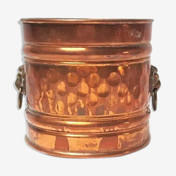 Pot vintage en cuivre martelé avec poignées tête de lion en laiton