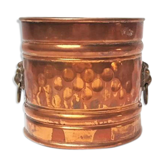 Pot vintage en cuivre martelé avec poignées tête de lion en laiton