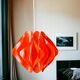 Lampe moderne en acrylique rouge du milieu du siècle